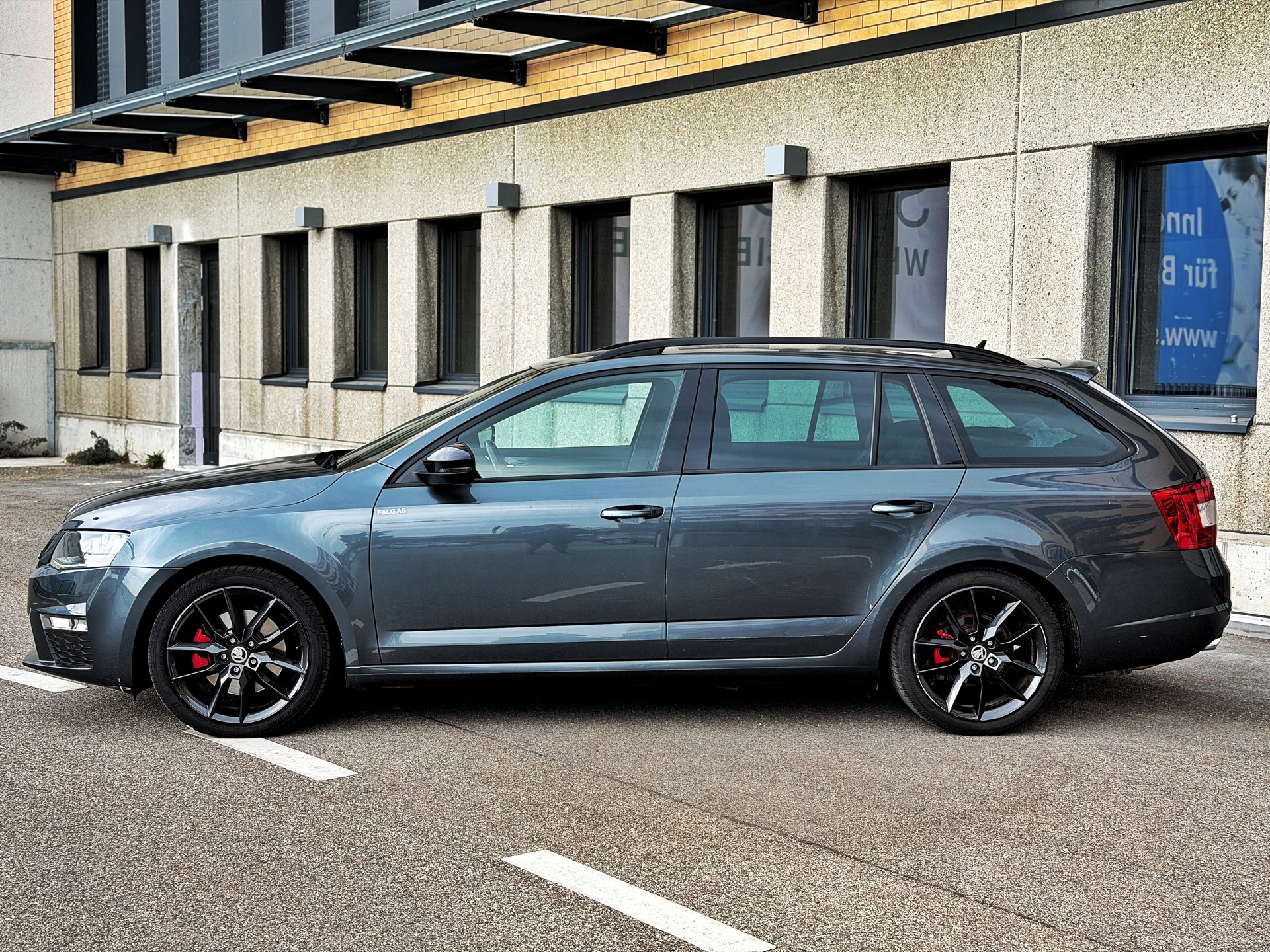 SKODA Octavia Combi 2.0 TDI RS 4x4 DSG-showroom-element-1