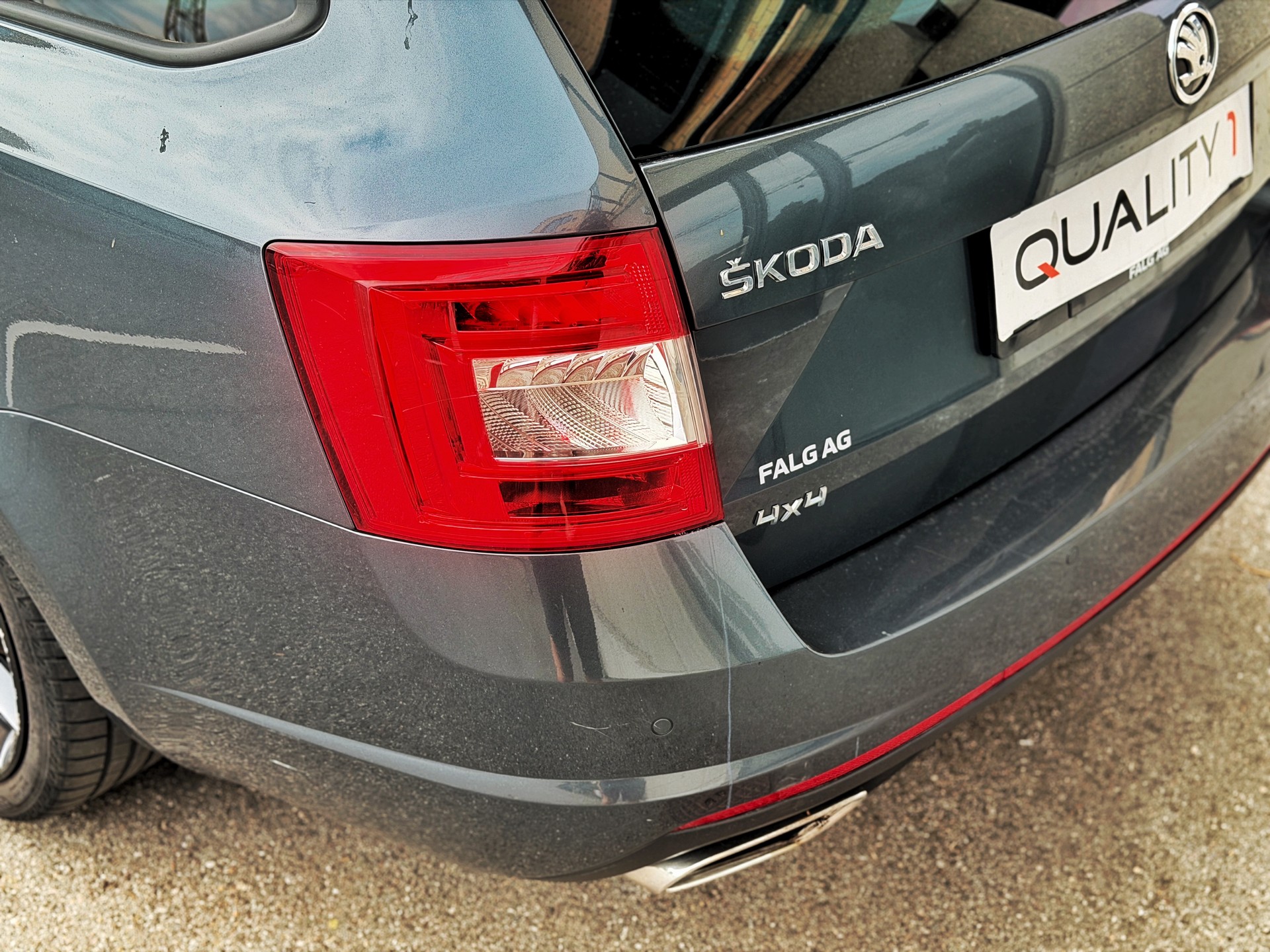 SKODA Octavia Combi 2.0 TDI RS 4x4 DSG-image-8