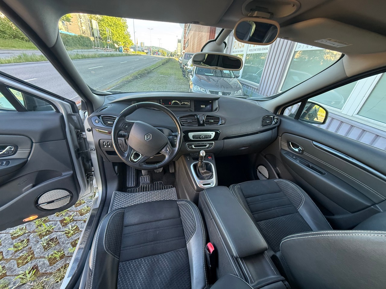 RENAULT Grand Scénic 1.2 16V Turbo Bose-image-9