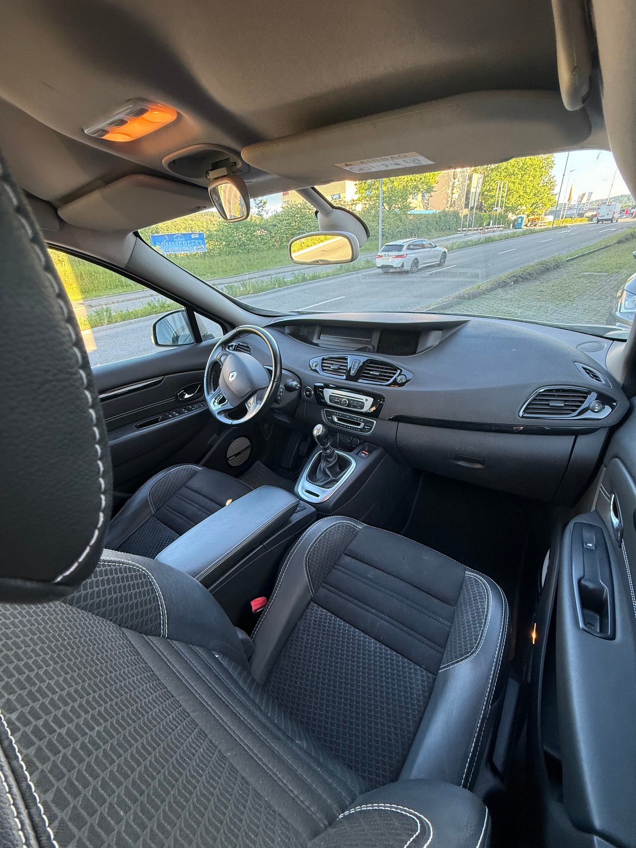 RENAULT Grand Scénic 1.2 16V Turbo Bose-image-12