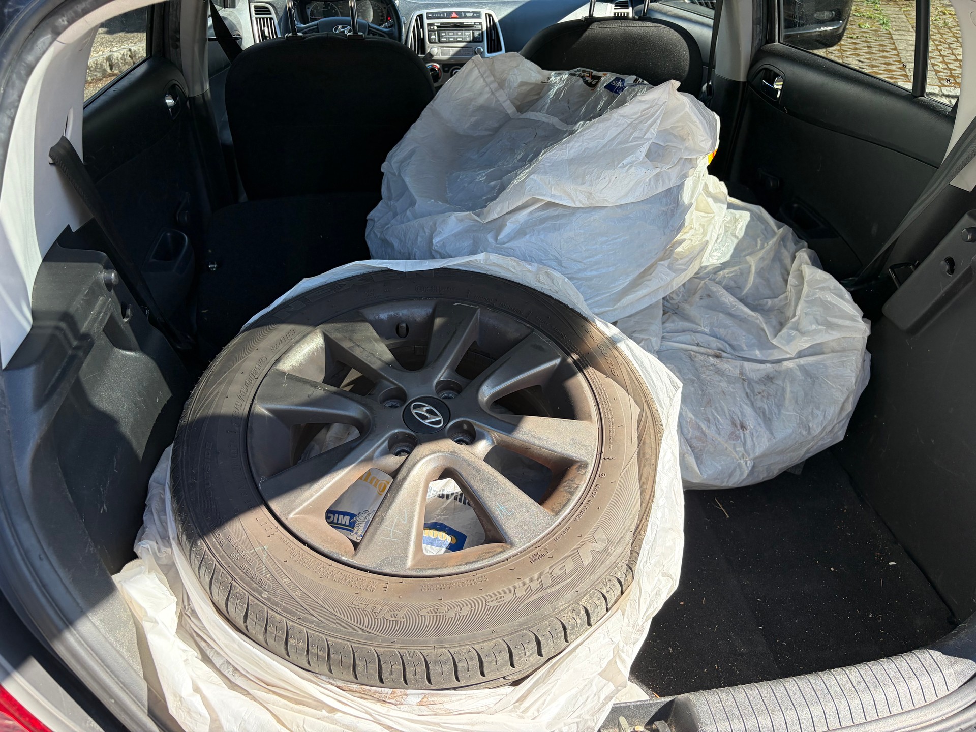 HYUNDAI i20 1.4 GO!-image-12