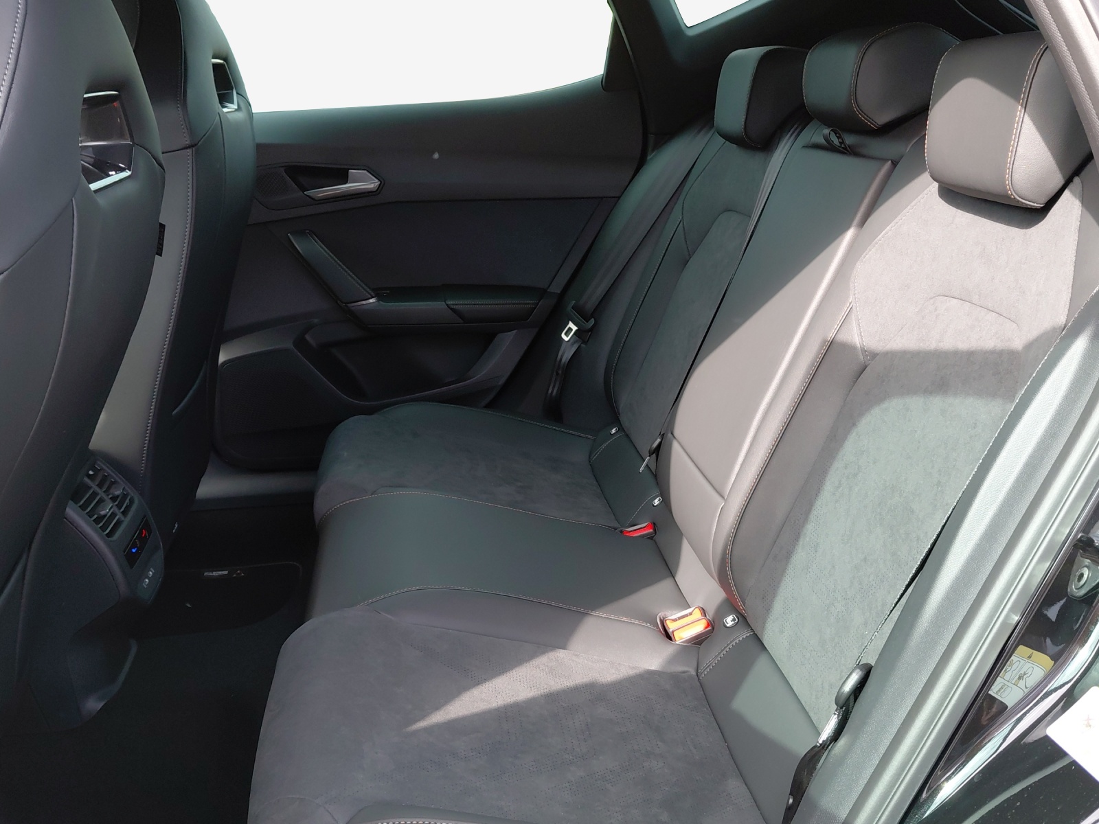 CUPRA Formentor 1.5 TSI DSG-image-11