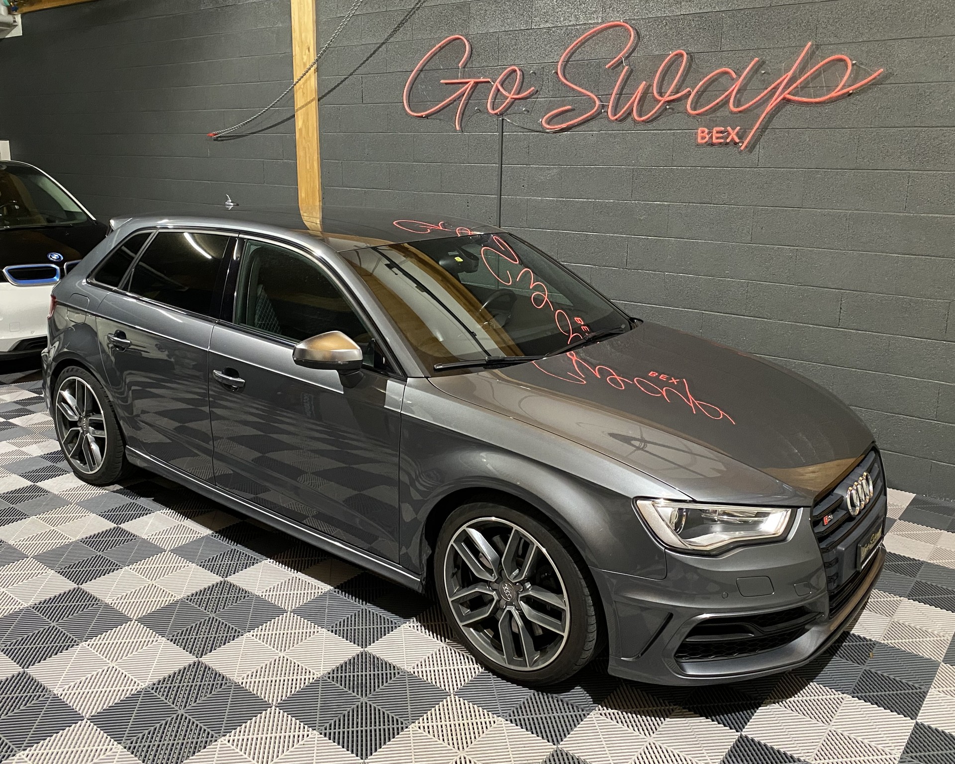 AUDI S3 Sportback 2.0 TFSI quattro S-tronic-showroom-element-1