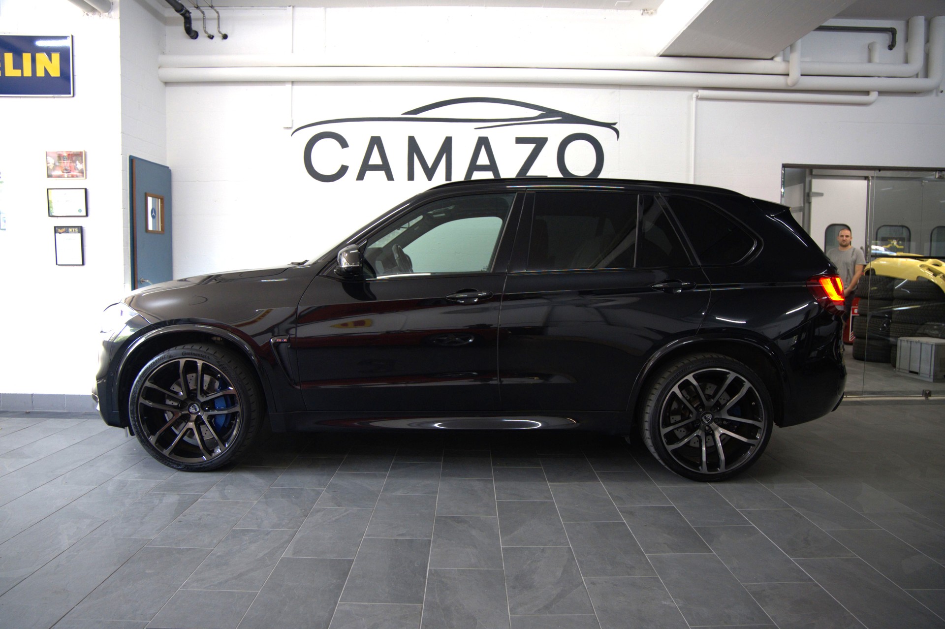 BMW X5M Steptronic-showroom-element-1