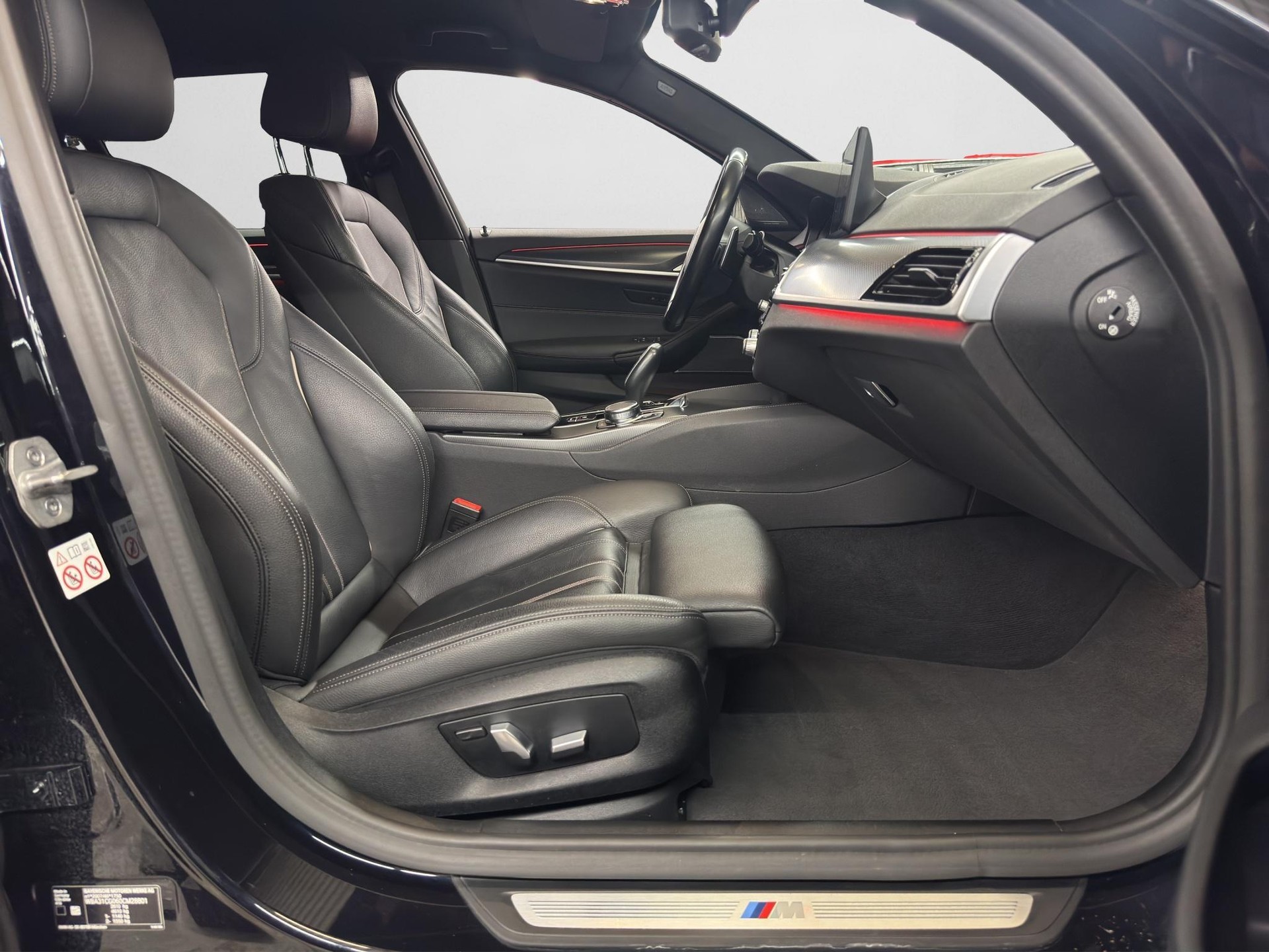 BMW 530e xDrive M-Sport Steptronic-image-11