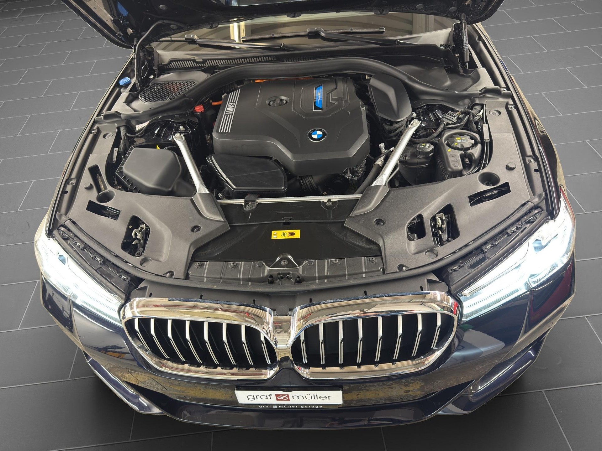 BMW 530e xDrive M-Sport Steptronic-image-23