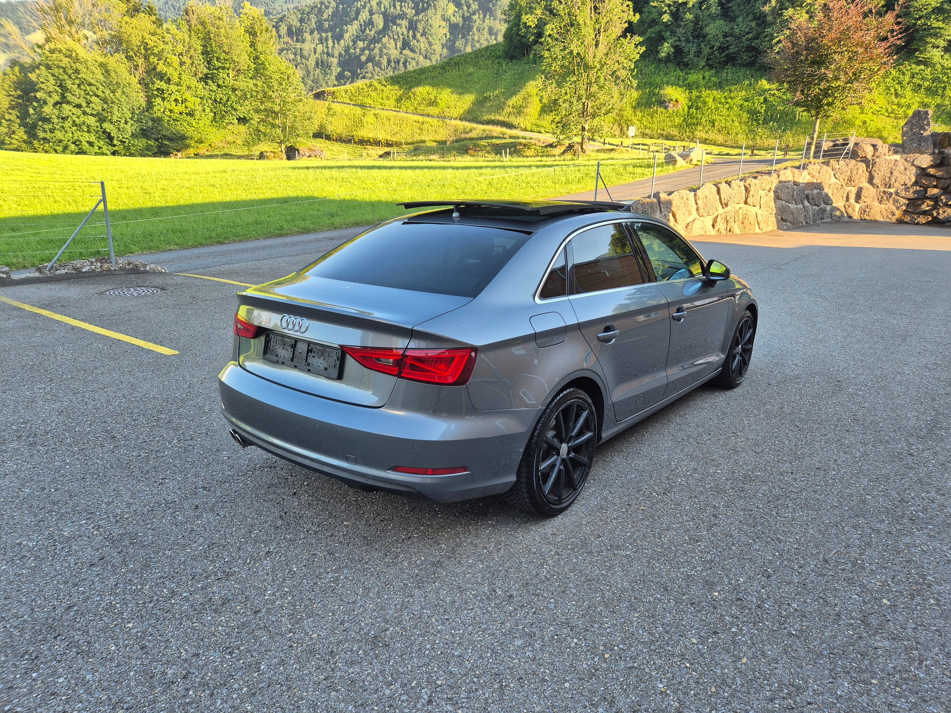 AUDI A3 Limousine 2.0 TDI Ambition quattro S-tronic-image-4