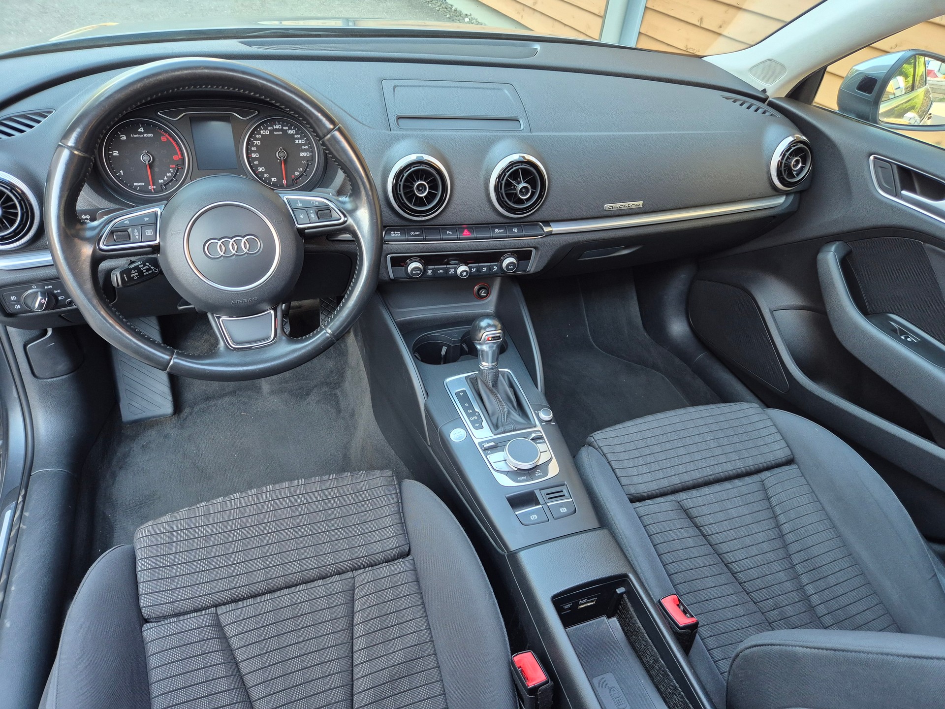 AUDI A3 Limousine 2.0 TDI Ambition quattro S-tronic-image-5