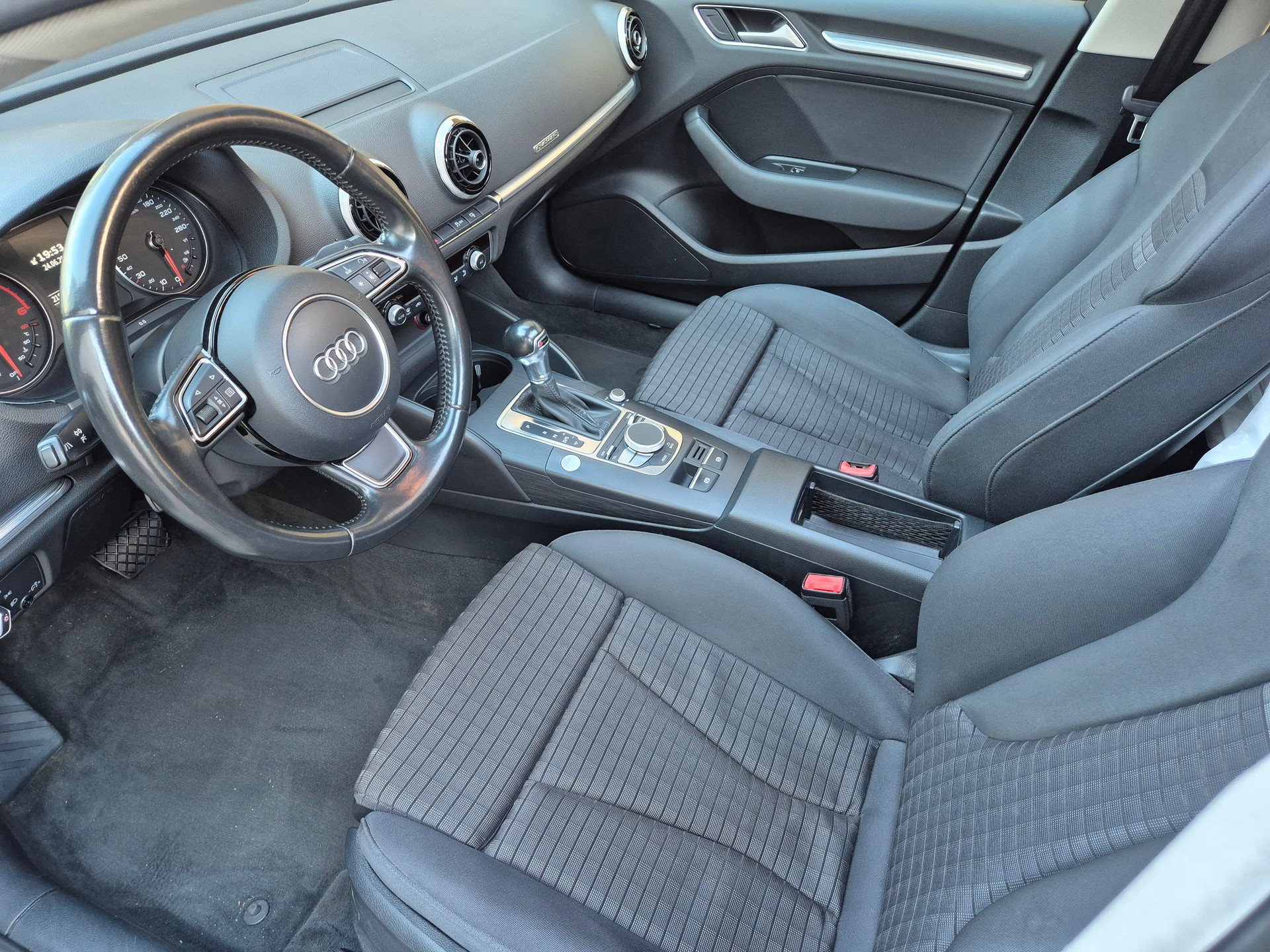 AUDI A3 Limousine 2.0 TDI Ambition quattro S-tronic-image-6