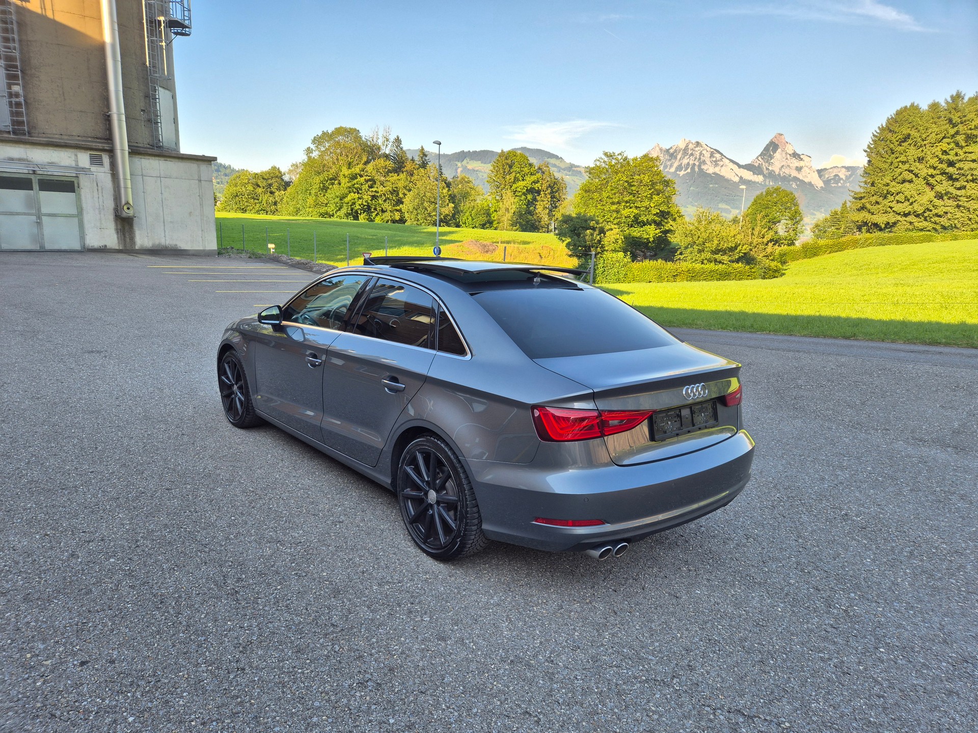 AUDI A3 Limousine 2.0 TDI Ambition quattro S-tronic-image-2