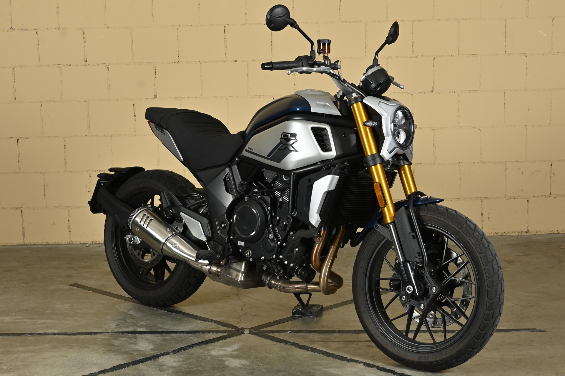 CF MOTO 700 CL-X Heritage-image-9