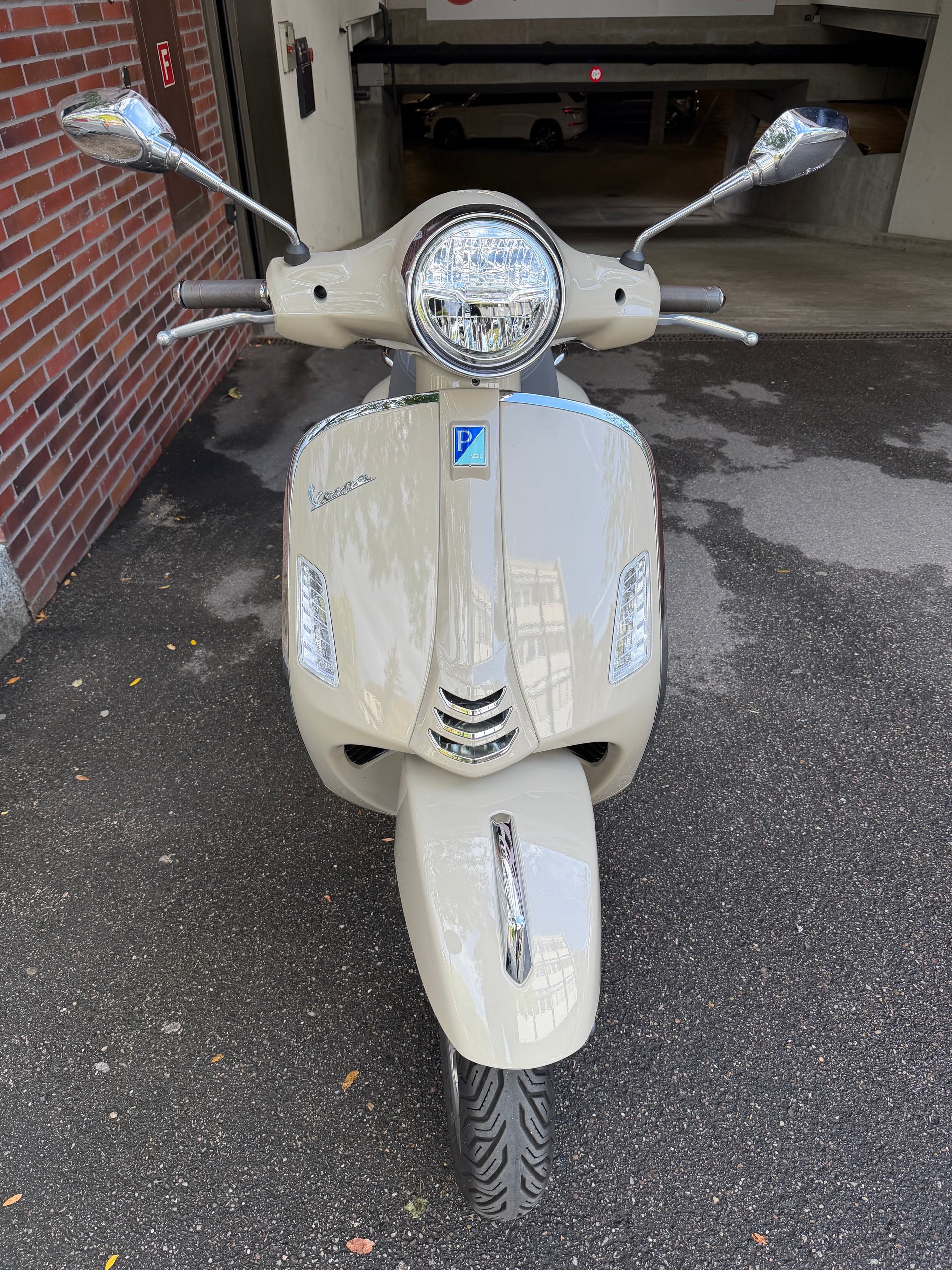 PIAGGIO Vespa GTS 300 Super Tech ABS-image-1