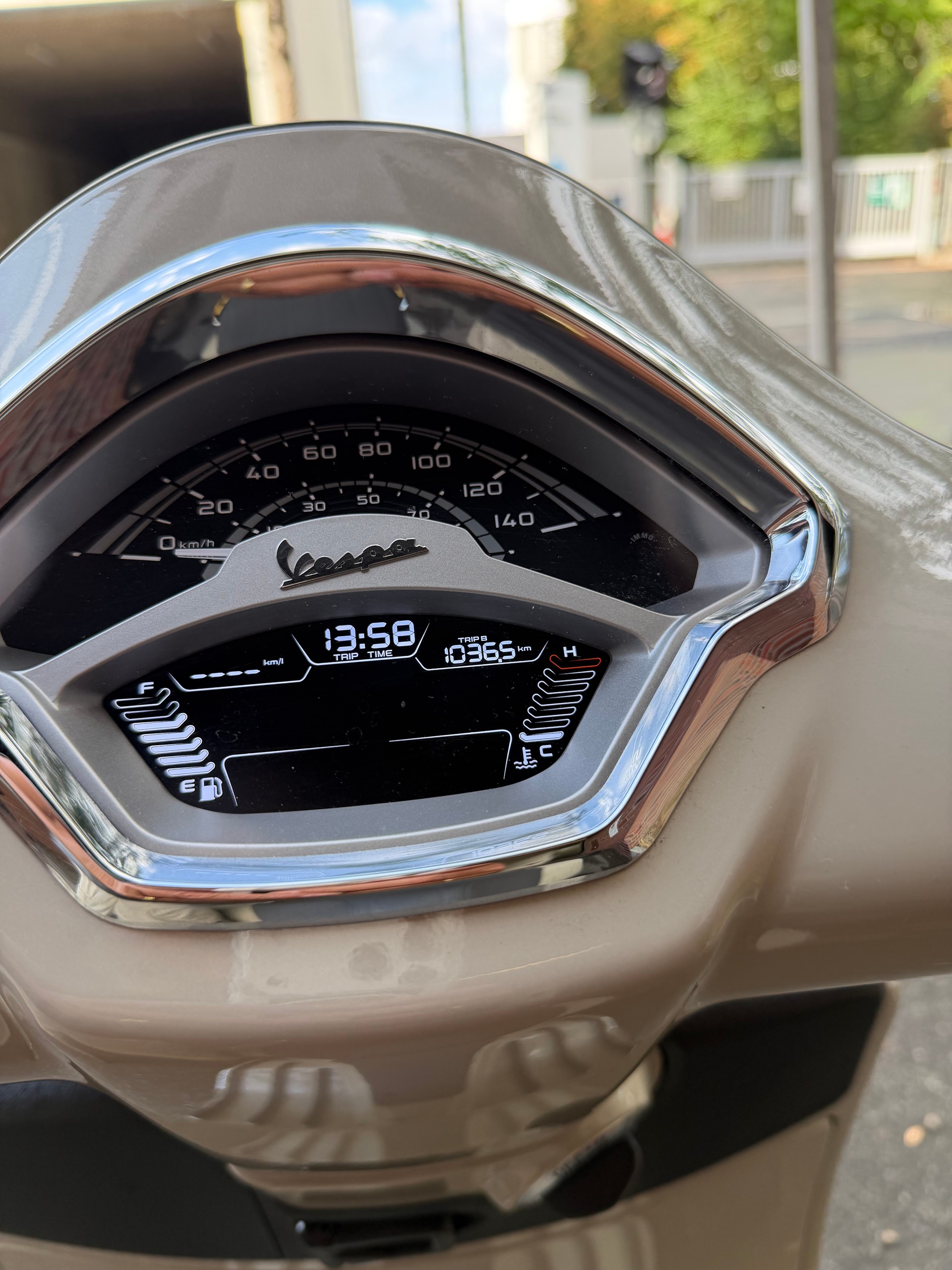 PIAGGIO Vespa GTS 300 Super Tech ABS-image-4