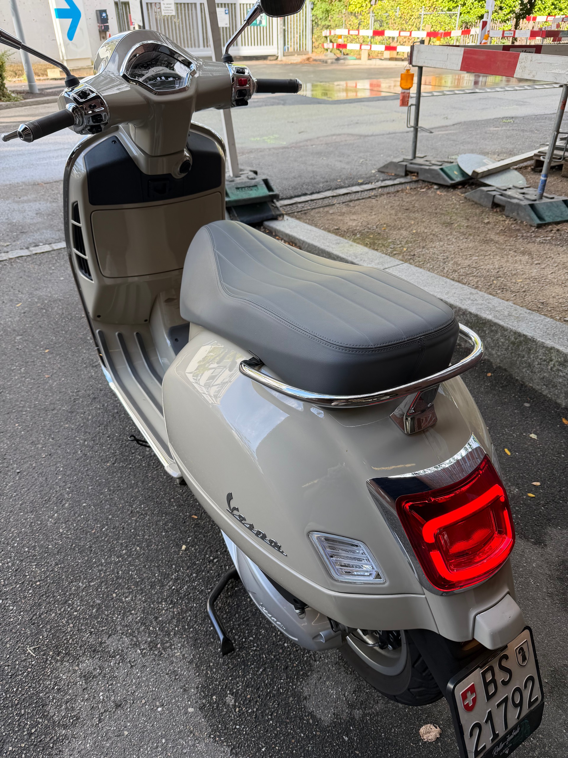 PIAGGIO Vespa GTS 300 Super Tech ABS-image-3