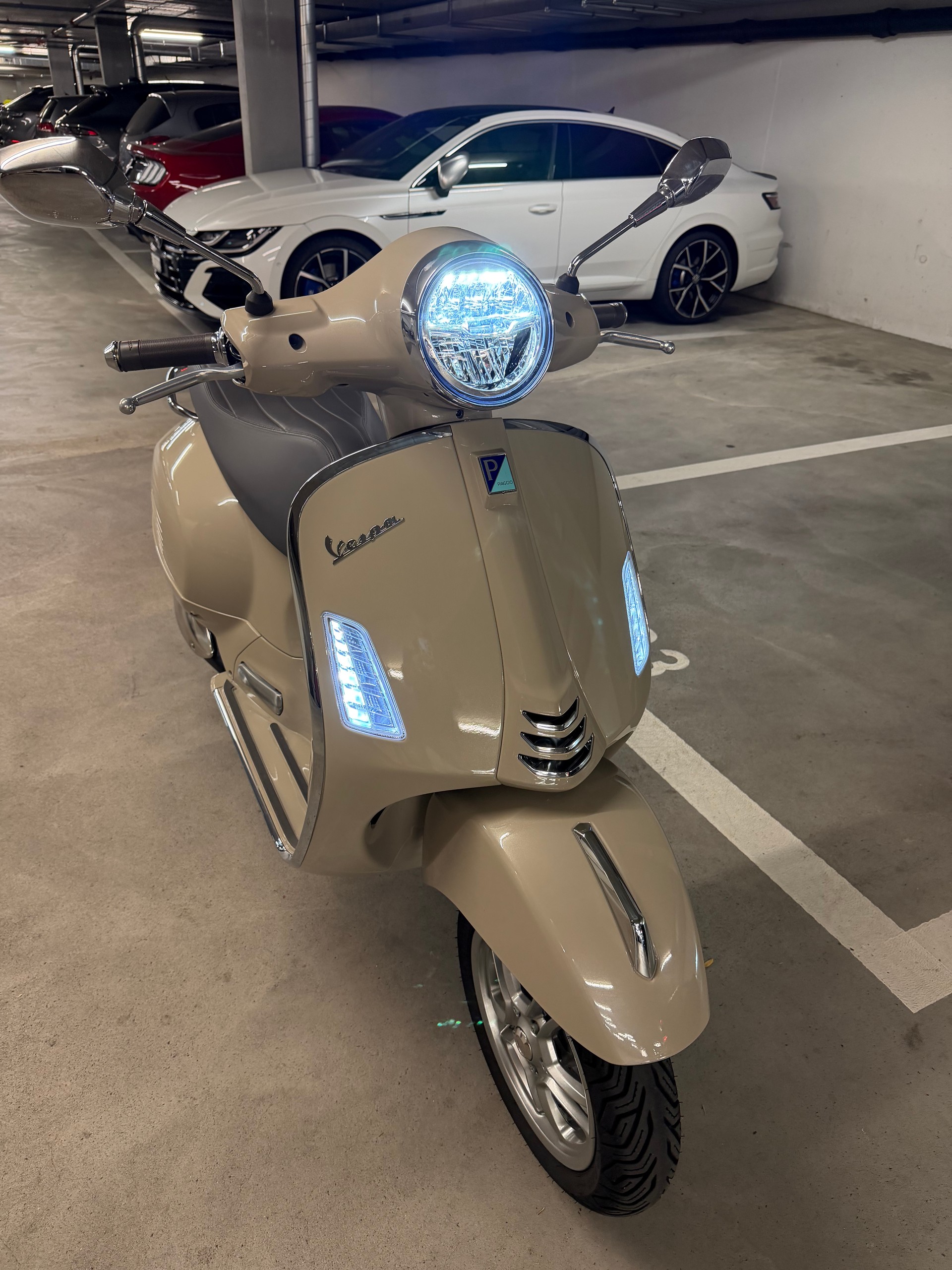 PIAGGIO Vespa GTS 300 Super Tech ABS-image-7
