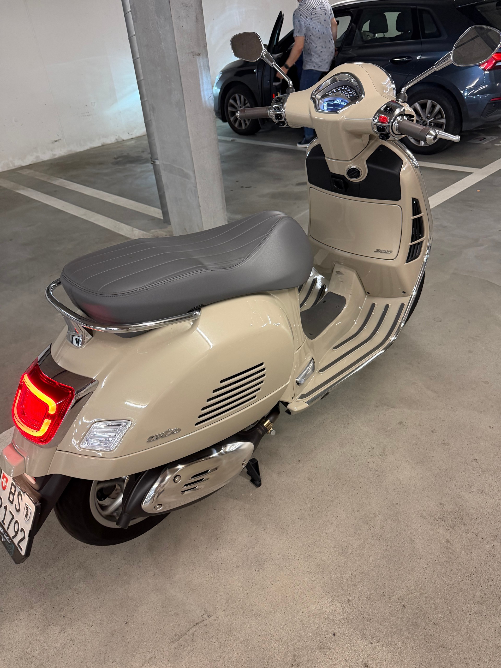 PIAGGIO Vespa GTS 300 Super Tech ABS-image-6