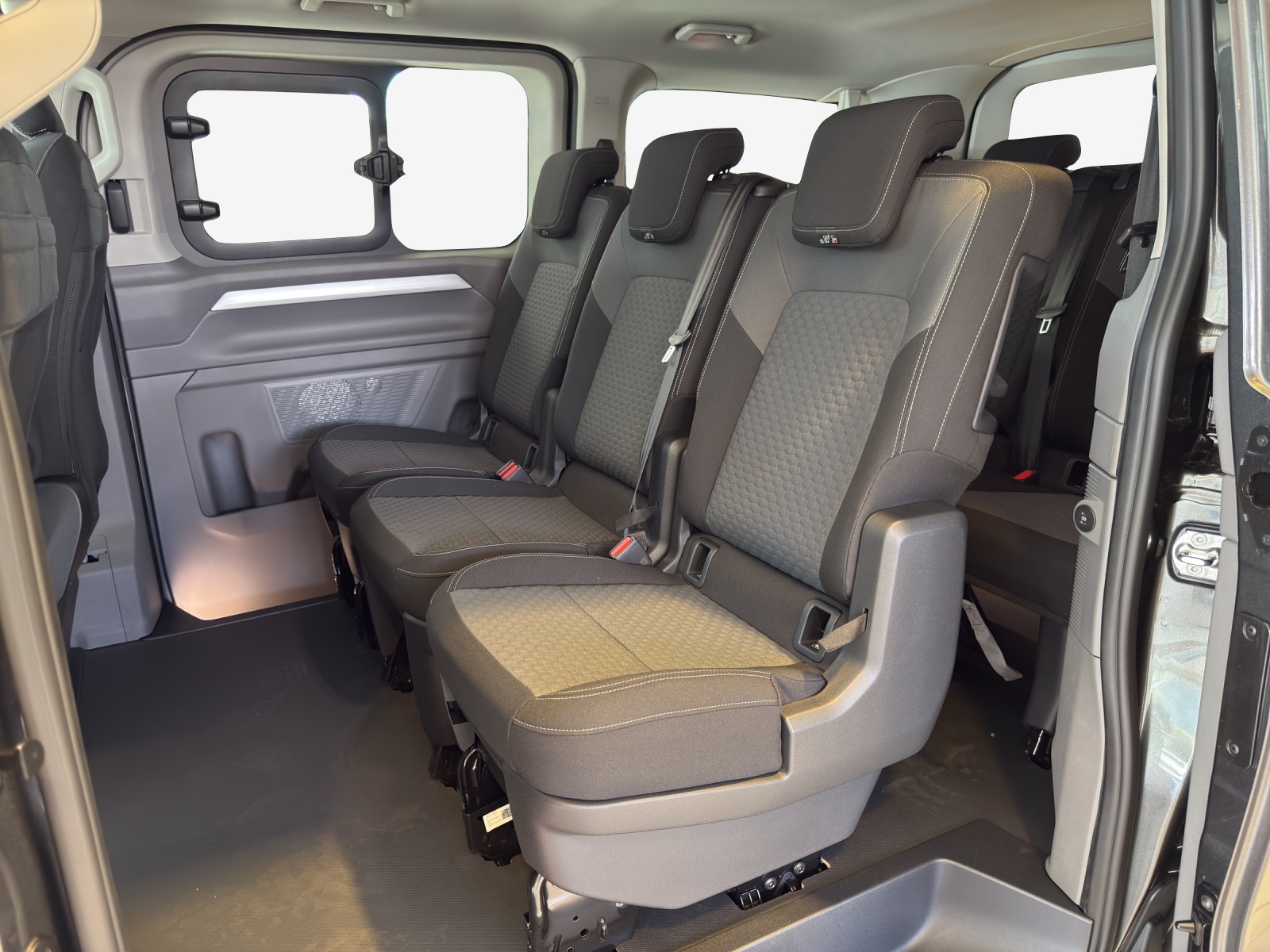 VW Caravelle 2.5TSI eHYBRID Edition 16,5kWh 8Aut.-image-11