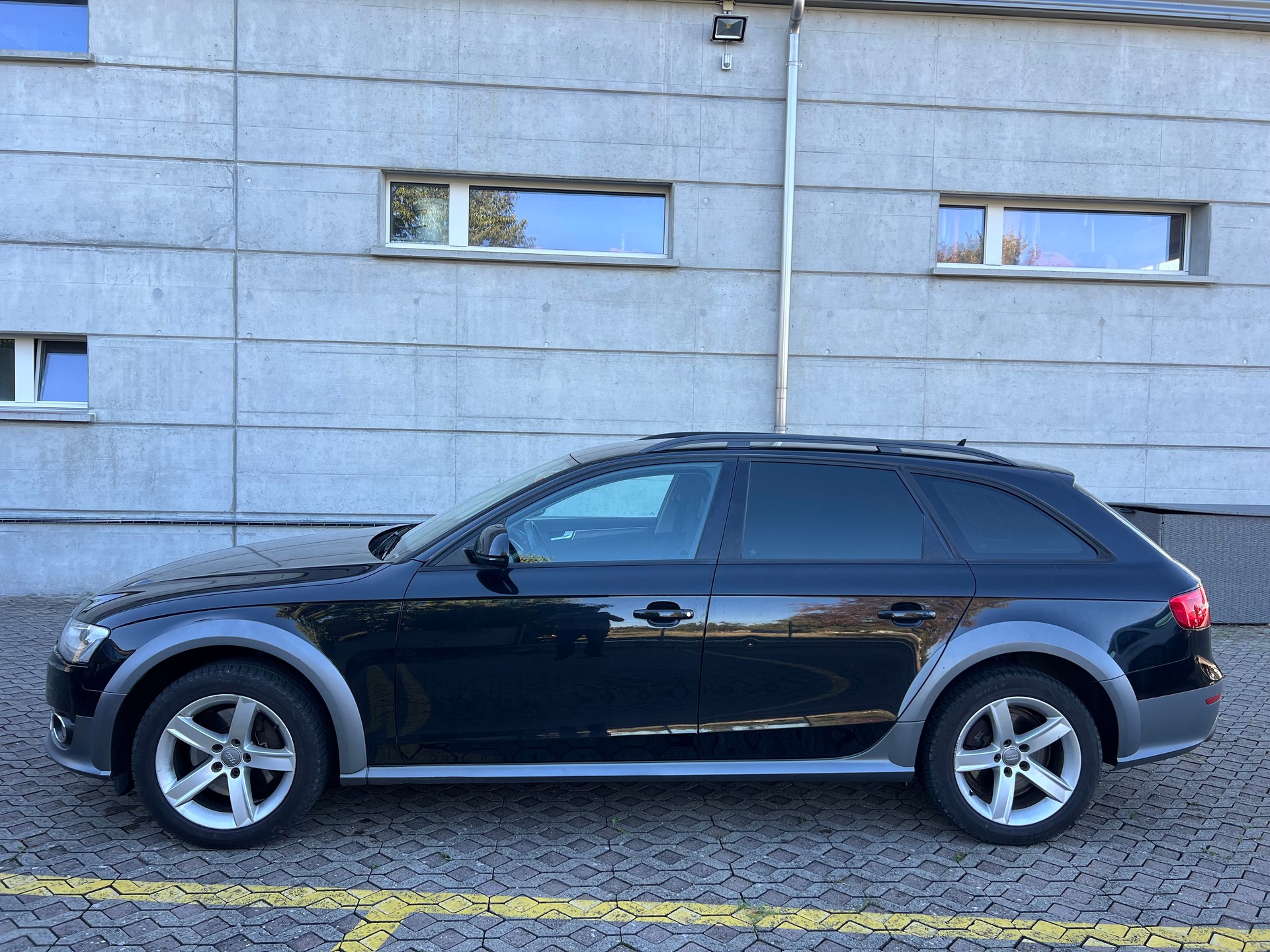 AUDI A4 allroad 2.0 TFSI quattro S-tronic-showroom-element-3