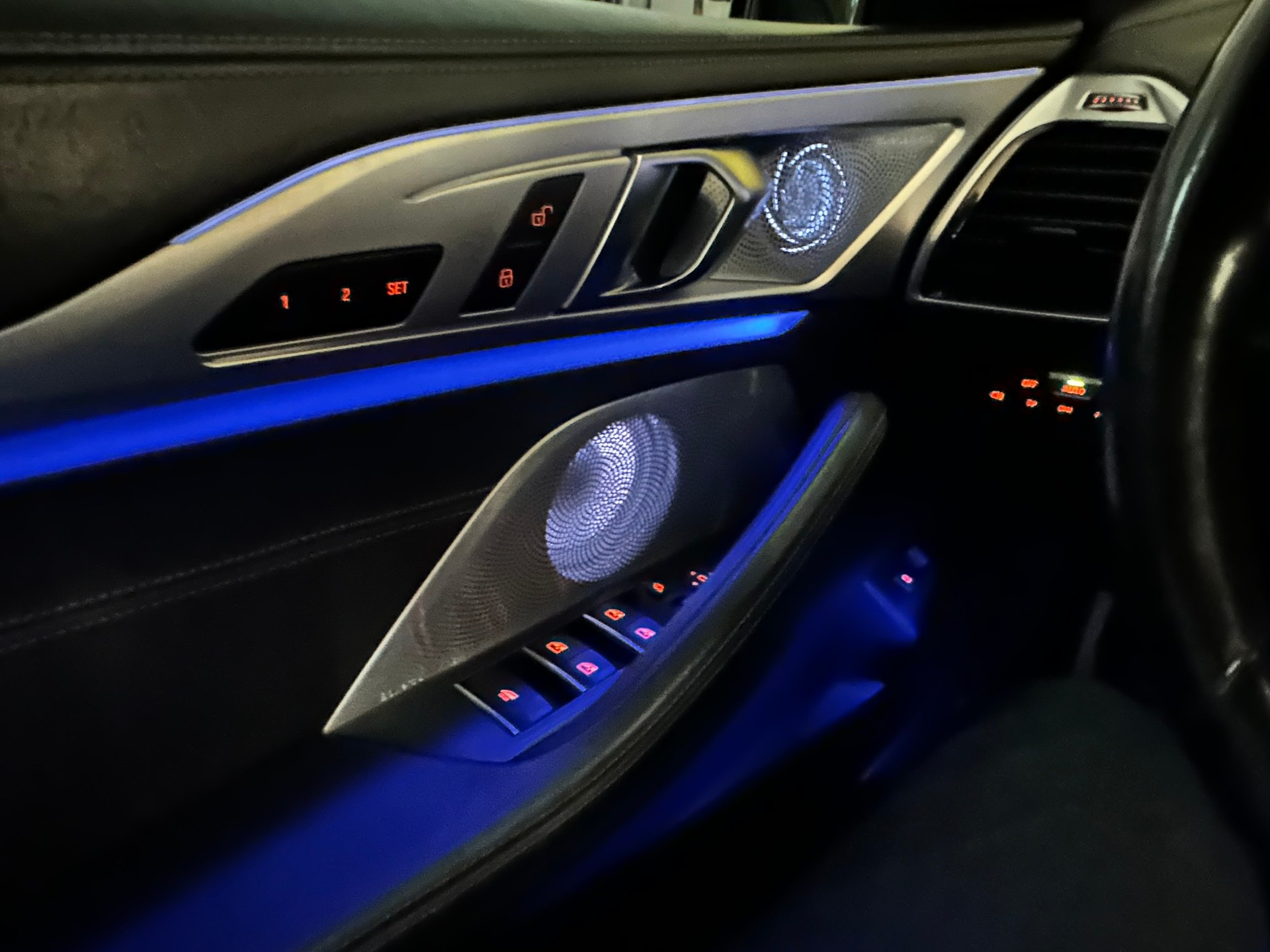 BMW M850i xDrive-image-10