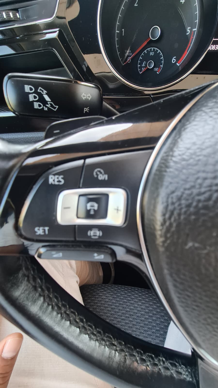 VW Touran 2.0 TDI BlueMotion Technology Comfortline DSG ** Gr-Navi ** RF-Kamera ** Abstandsregelsysteme ** Sitzheizung ** Ab MFK **-image-10