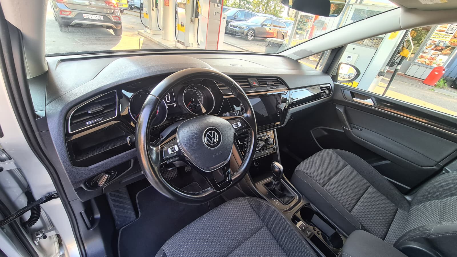 VW Touran 2.0 TDI BlueMotion Technology Comfortline DSG ** Gr-Navi ** RF-Kamera ** Abstandsregelsysteme ** Sitzheizung ** Ab MFK **-image-16