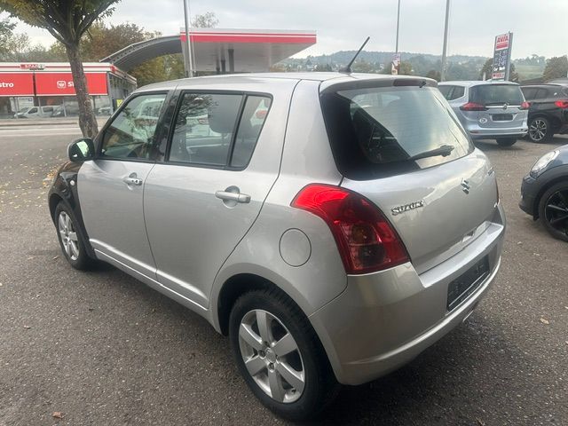 SUZUKI Swift 1.3i 16V GL Top Piz Sulai LE 4x4-image-4