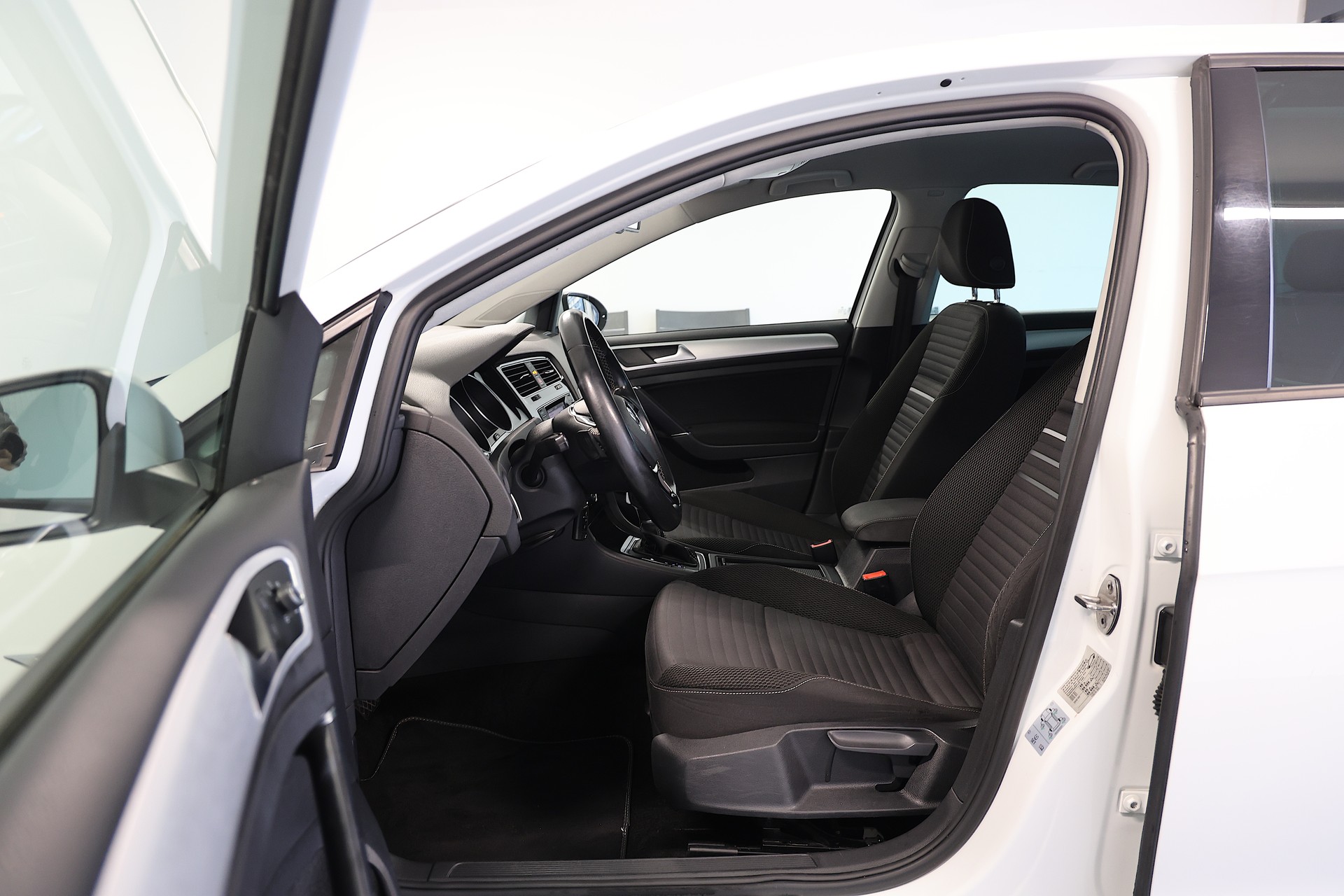 VW Golf VII 2.0 TDI Cup R-Line DSG-image-5