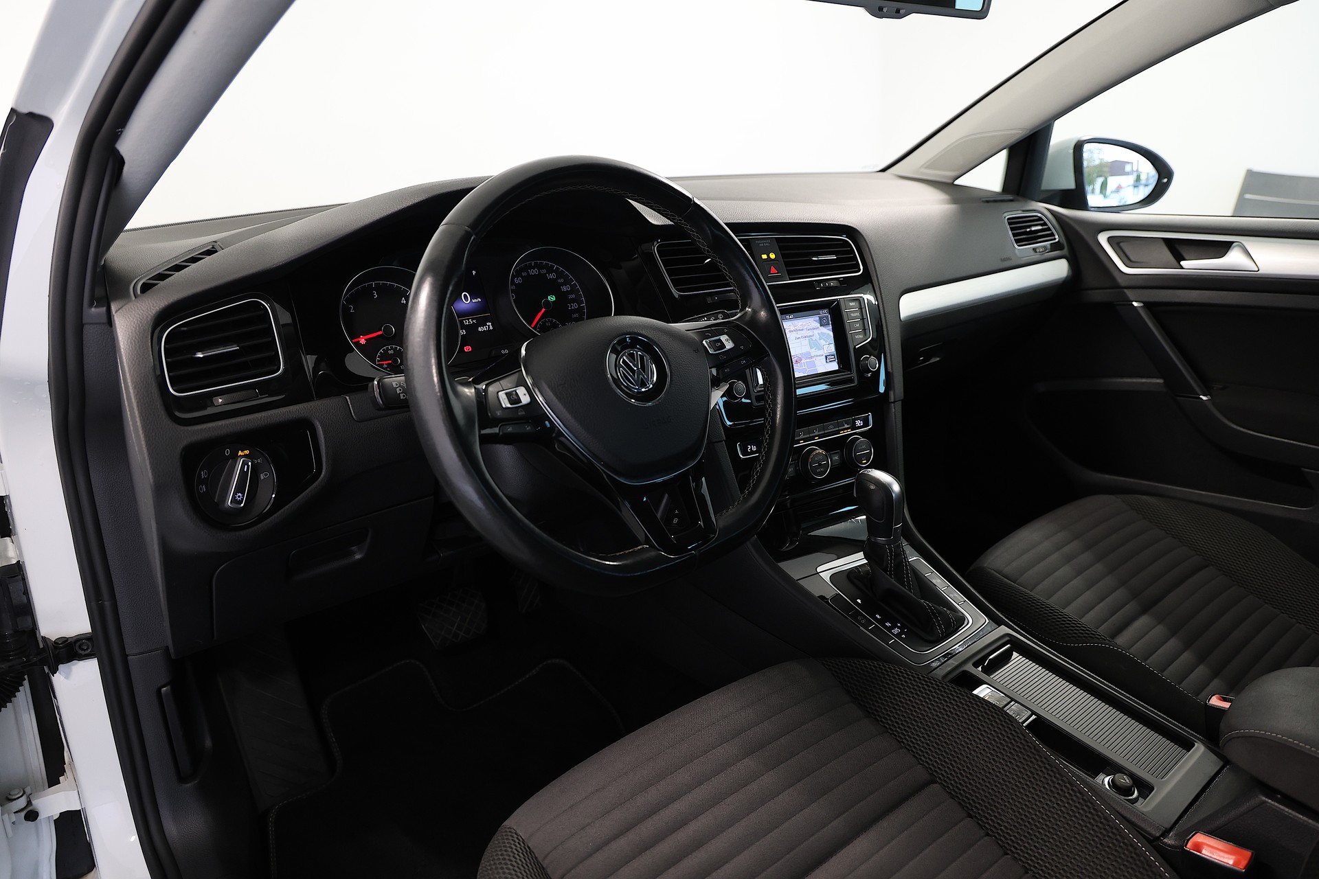 VW Golf VII 2.0 TDI Cup R-Line DSG-image-7