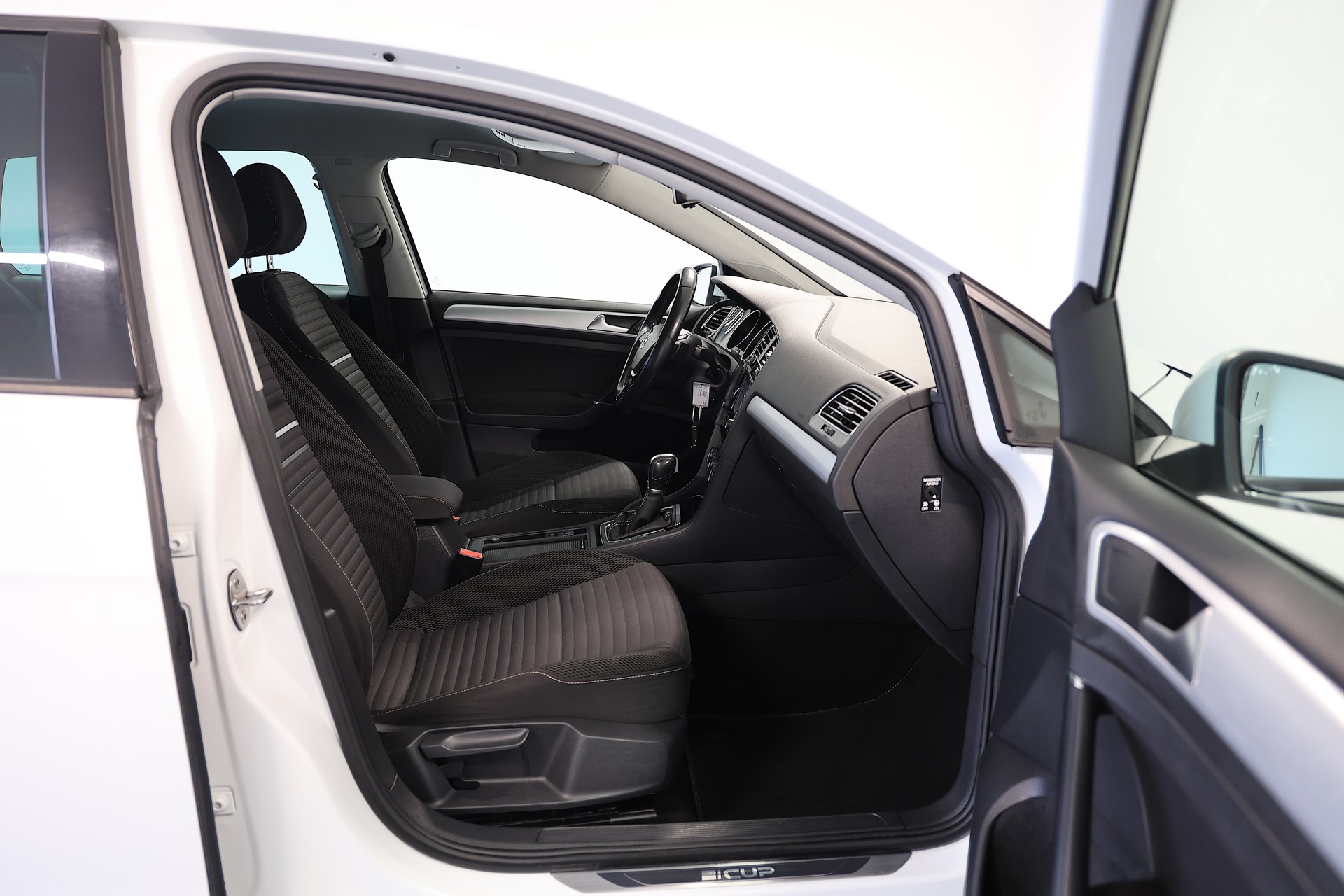 VW Golf VII 2.0 TDI Cup R-Line DSG-image-11