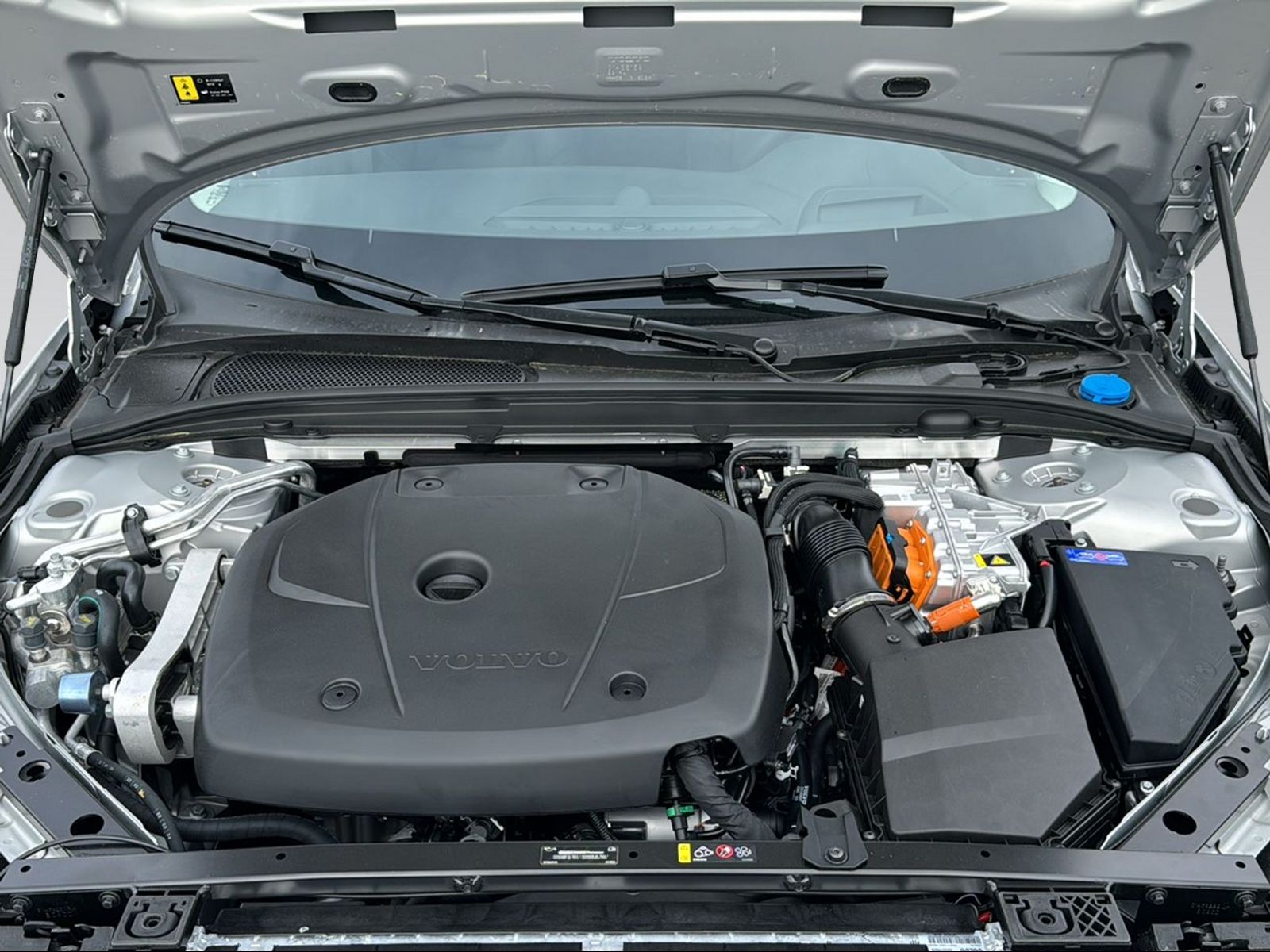 VOLVO V60 2.0 T6 TE Ultimate Dark eAWD-image-16