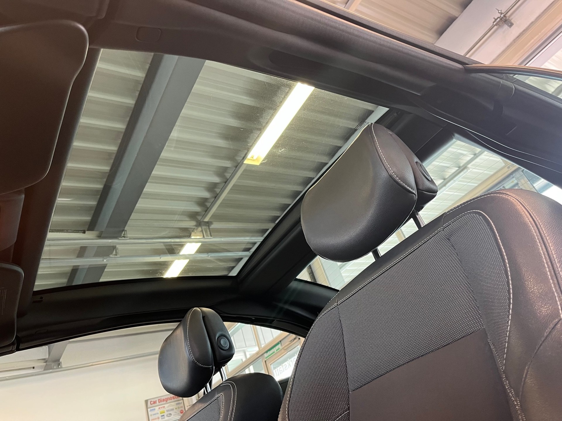 RENAULT Mégane CC 1.4 16V Turbo Dynamique-image-11