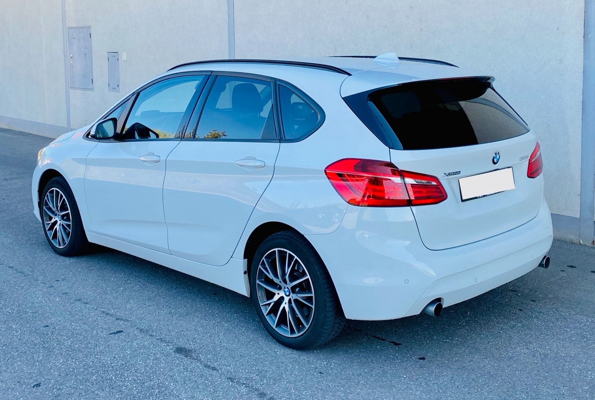 BMW 225i xDrive Active Tourer Steptronic-image-3