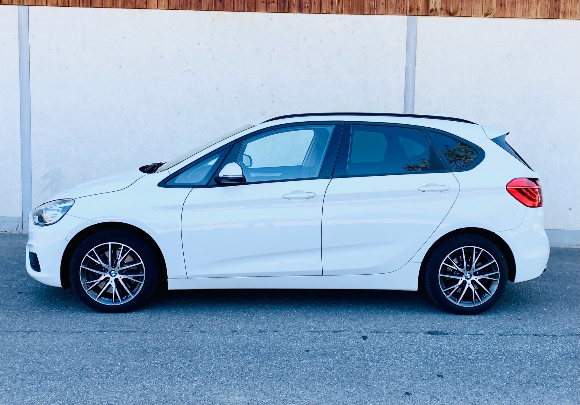BMW 225i xDrive Active Tourer Steptronic-image-6