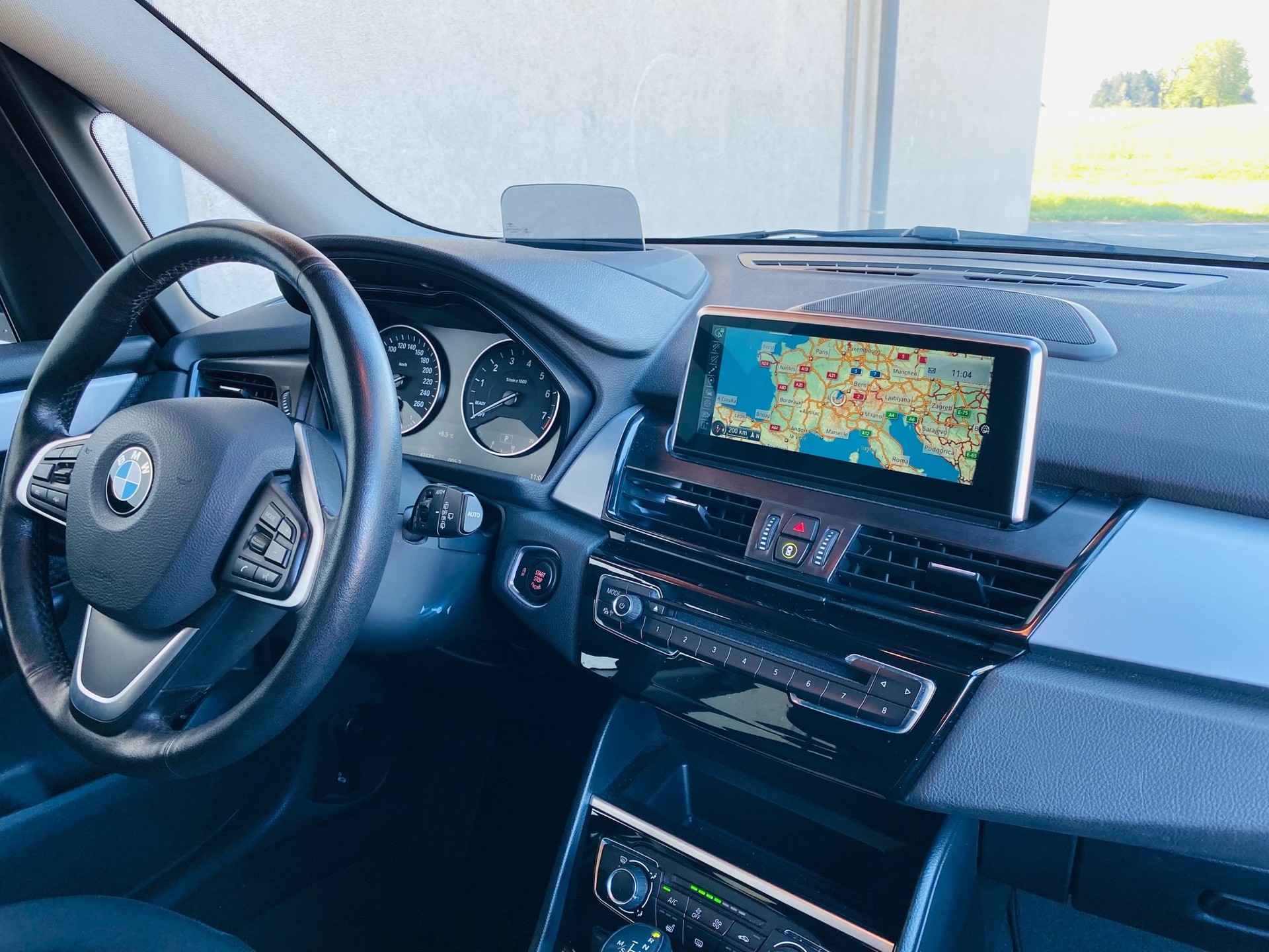 BMW 225i xDrive Active Tourer Steptronic-image-8