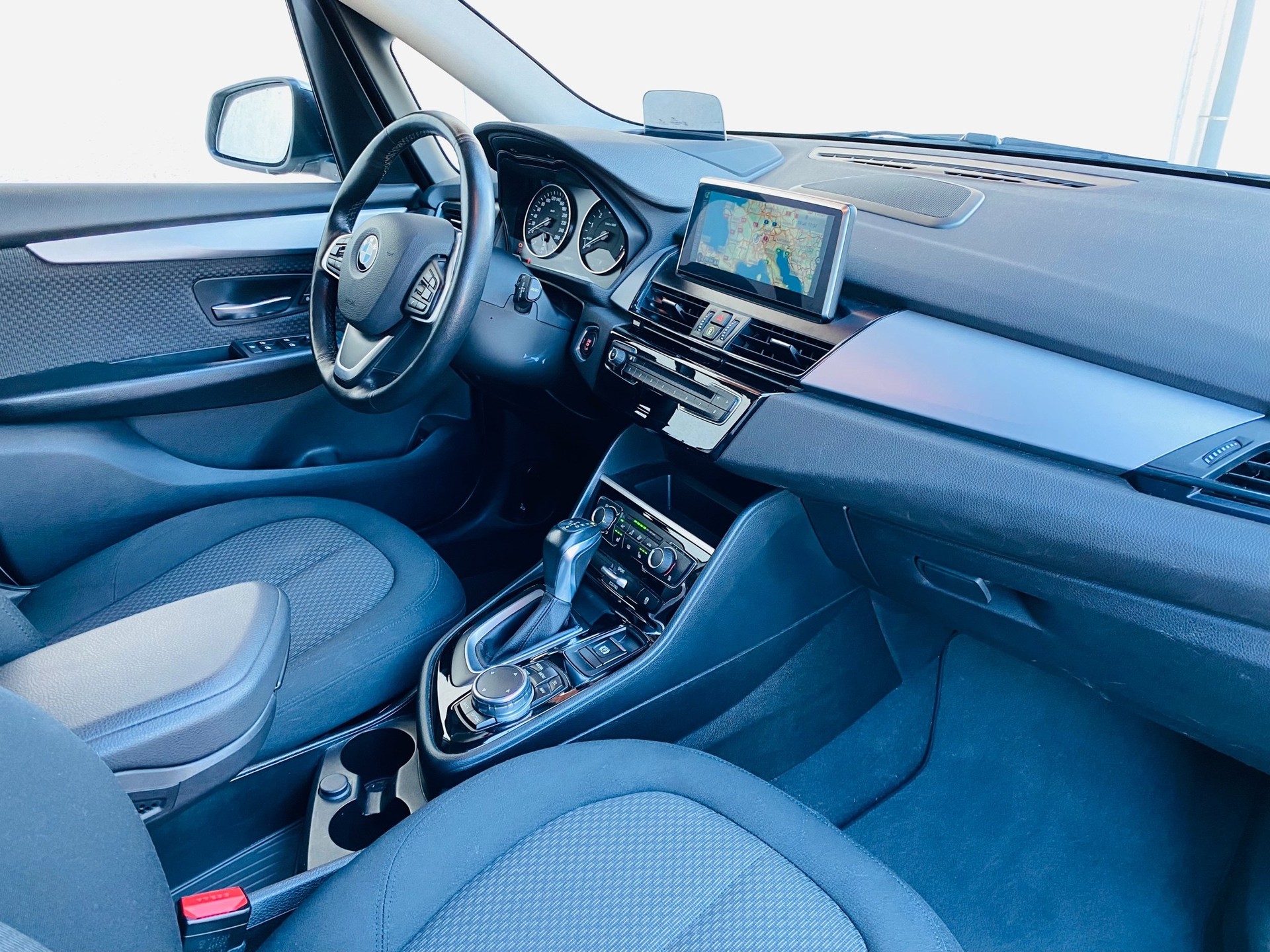 BMW 225i xDrive Active Tourer Steptronic-image-9