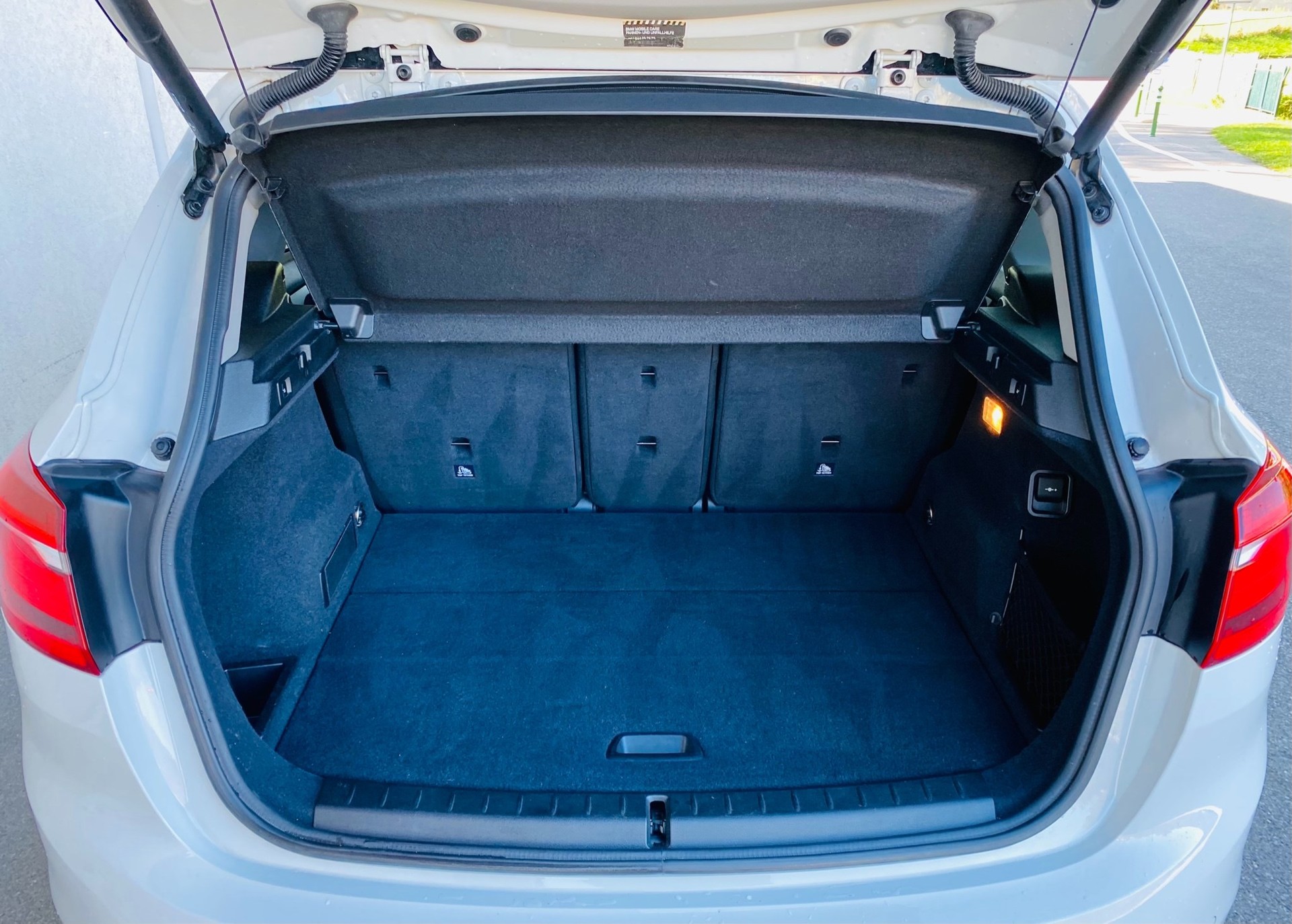 BMW 225i xDrive Active Tourer Steptronic-image-14