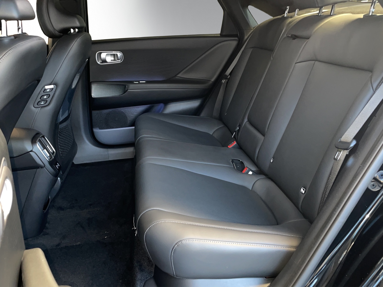 HYUNDAI Ioniq 6 77kWh Launch Edition 4WD-image-4