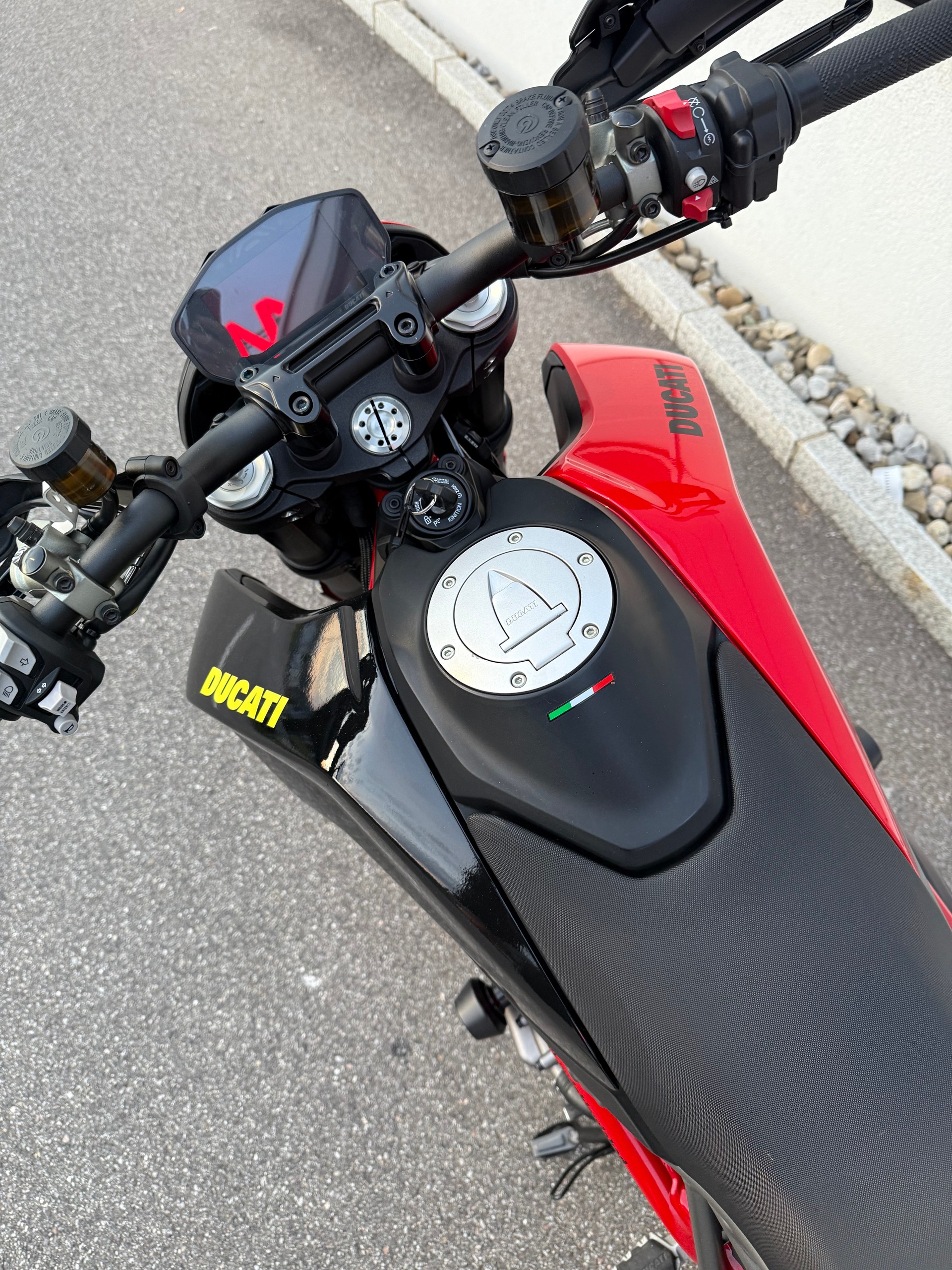 DUCATI Hypermotard 950-image-8