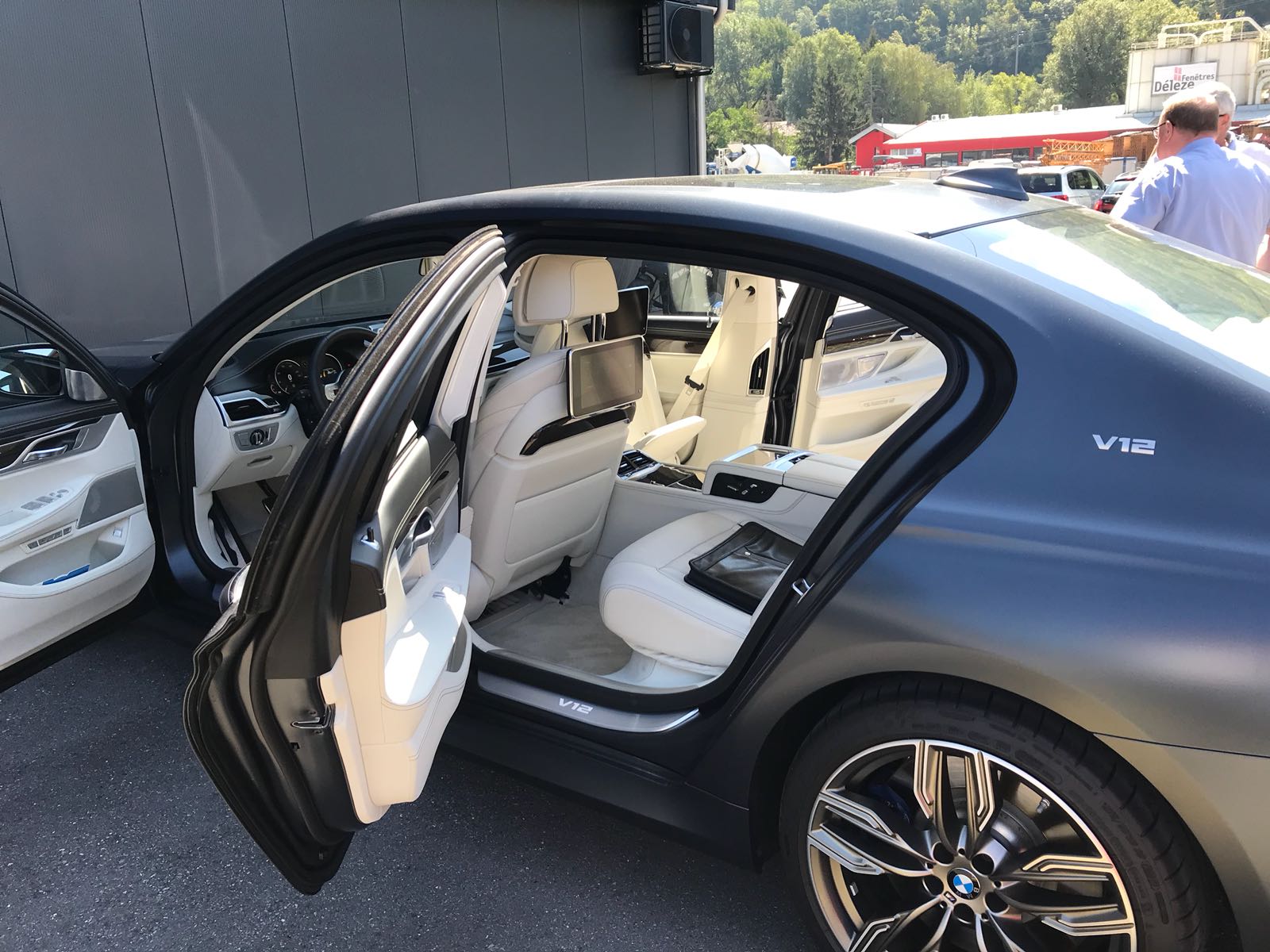 BMW M760Li xDrive Steptronic-image-3