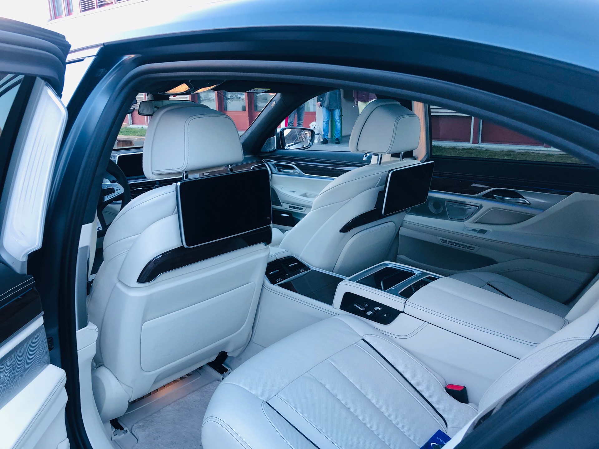BMW M760Li xDrive Steptronic-image-1