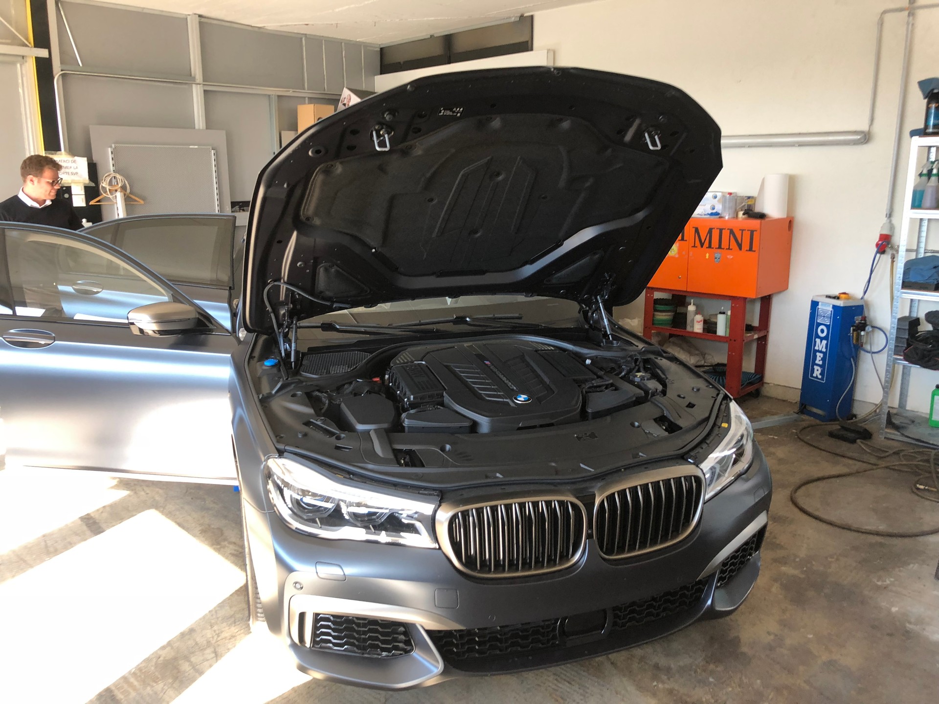 BMW M760Li xDrive Steptronic-image-5