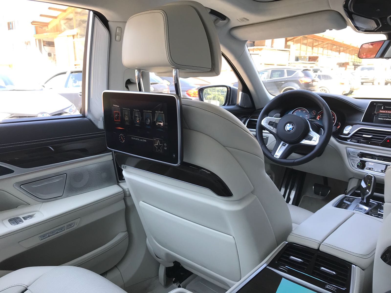 BMW M760Li xDrive Steptronic-image-4