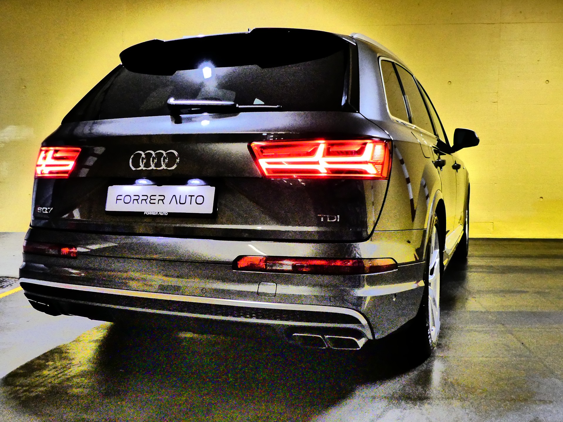 AUDI SQ7 4.0 TDI quattro tiptronic-image-6