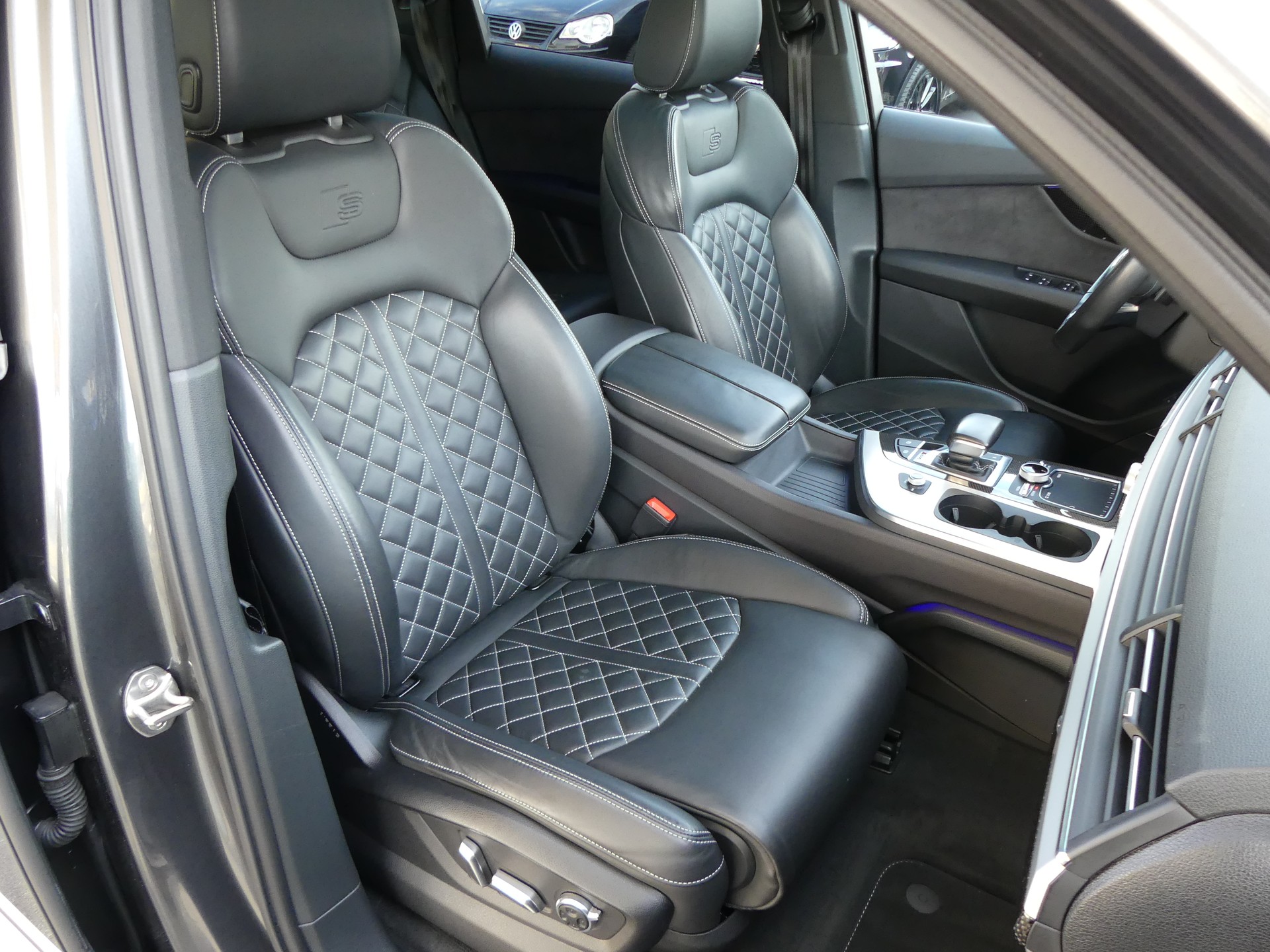 AUDI SQ7 4.0 TDI quattro tiptronic-image-11