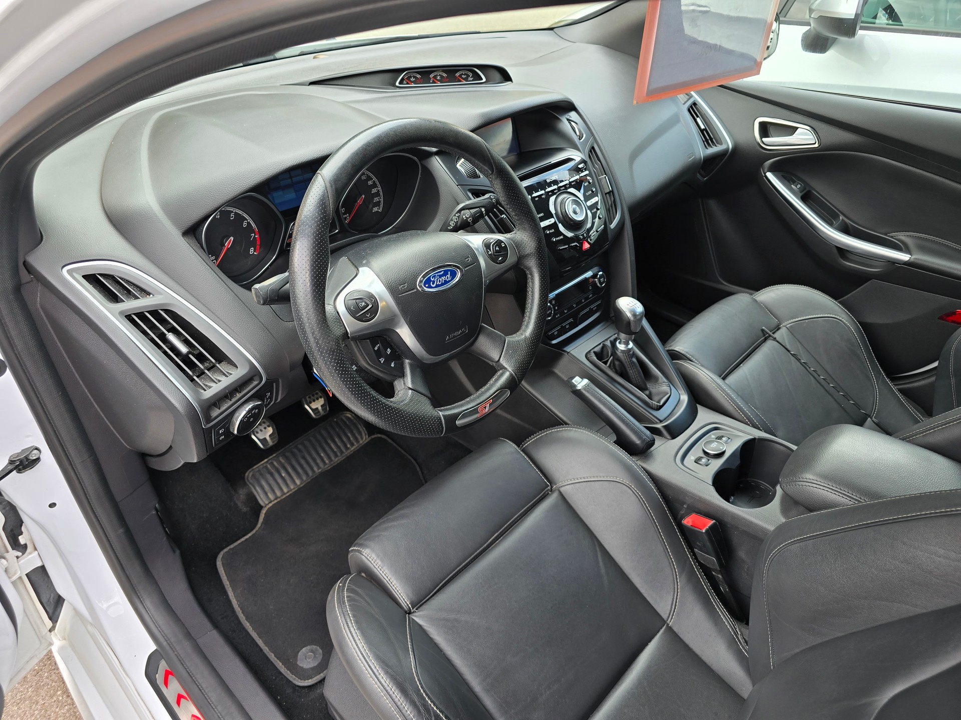 FORD Focus 2.0 SCTi ST-3-image-5
