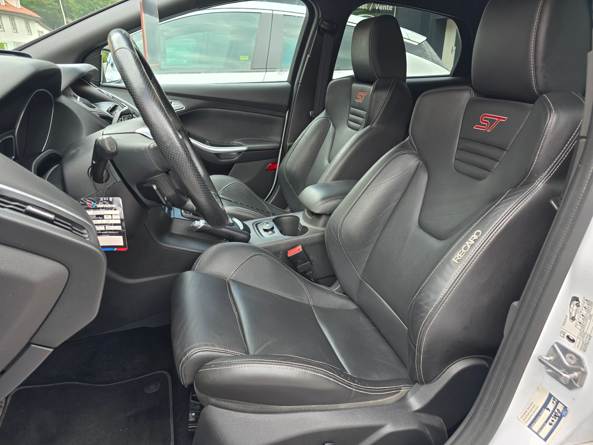 FORD Focus 2.0 SCTi ST-3-image-4