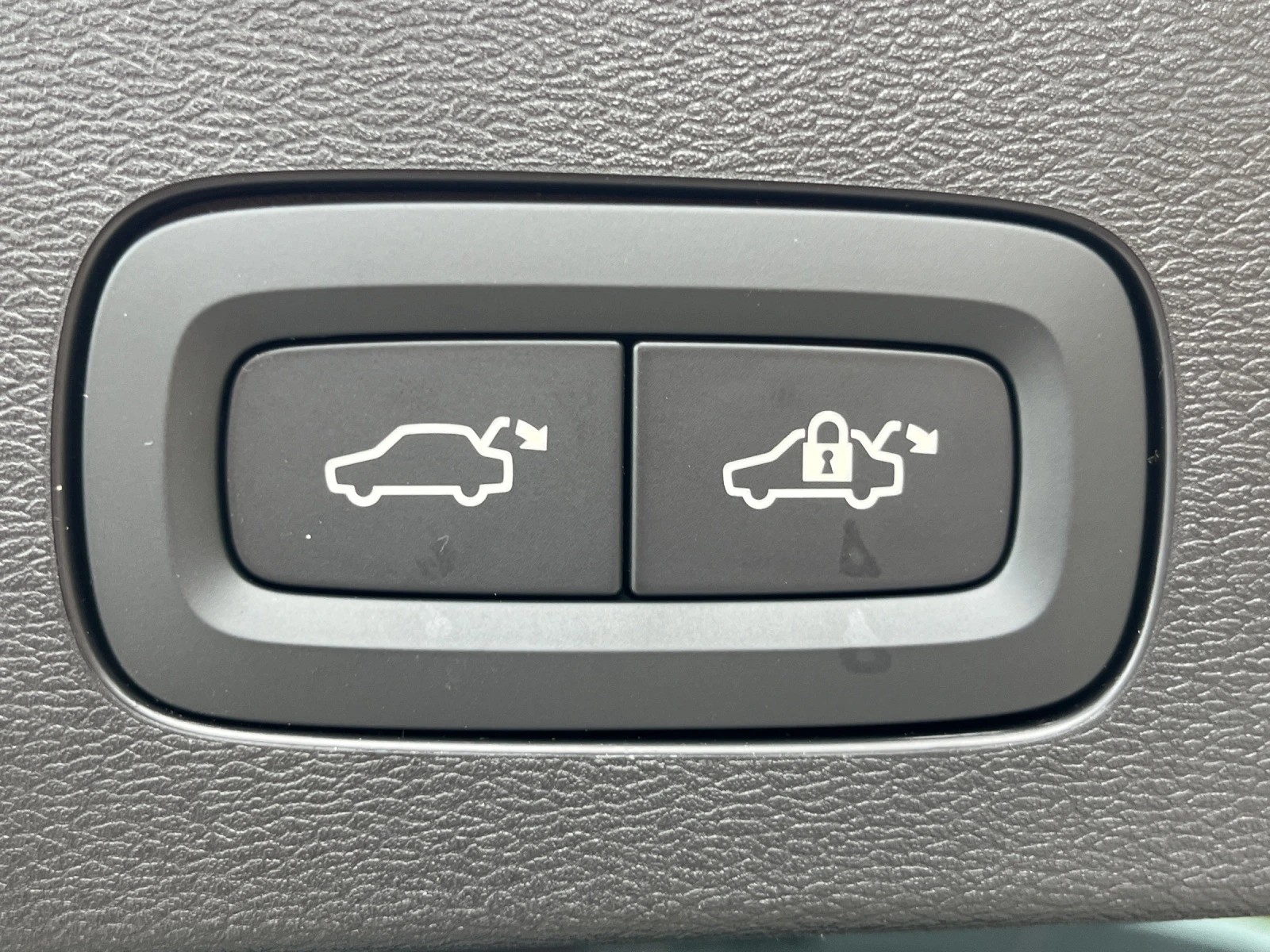 VOLVO V60 T6 eAWD Plug in Hybrid Plus Dark Geartronic-image-9