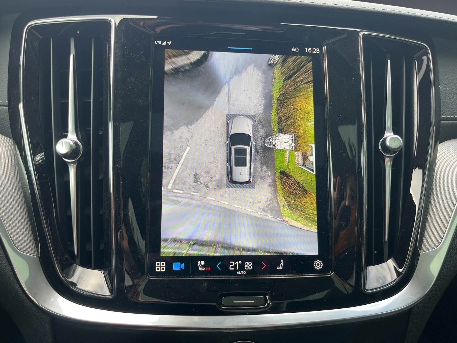 VOLVO V60 T6 eAWD Plug in Hybrid Plus Dark Geartronic-image-8
