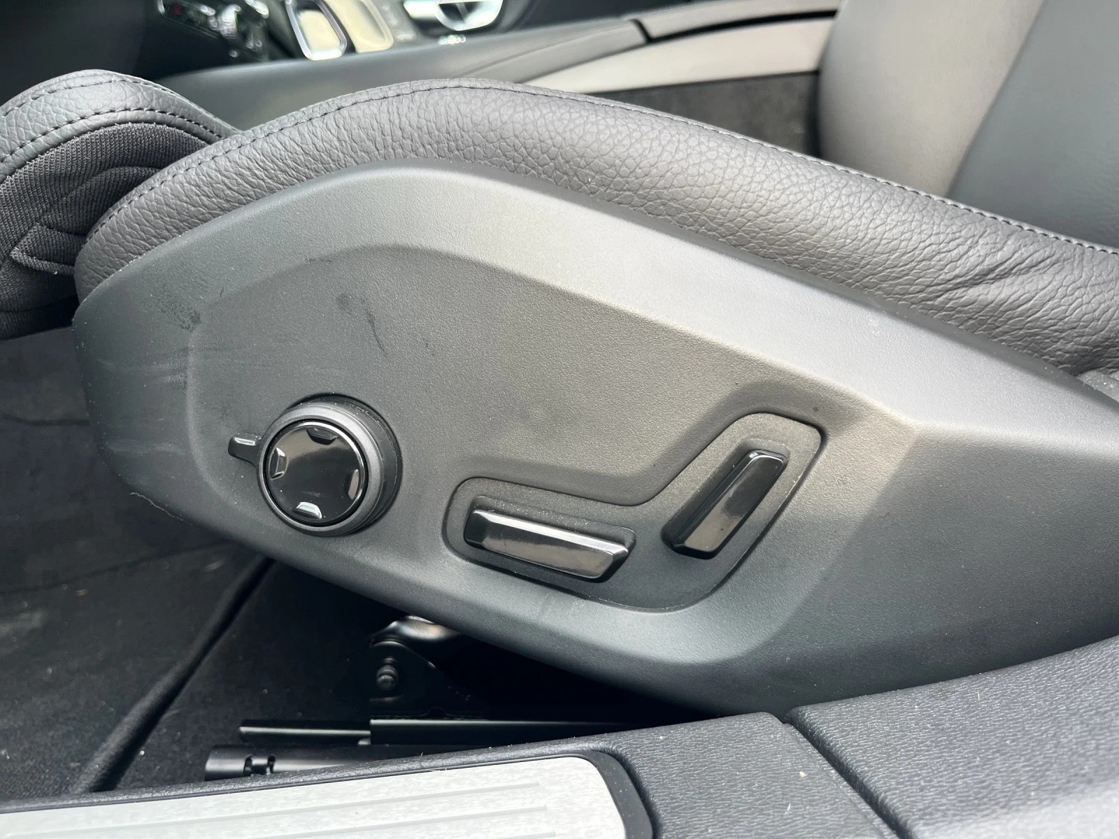 VOLVO V60 T6 eAWD Plug in Hybrid Plus Dark Geartronic-image-6