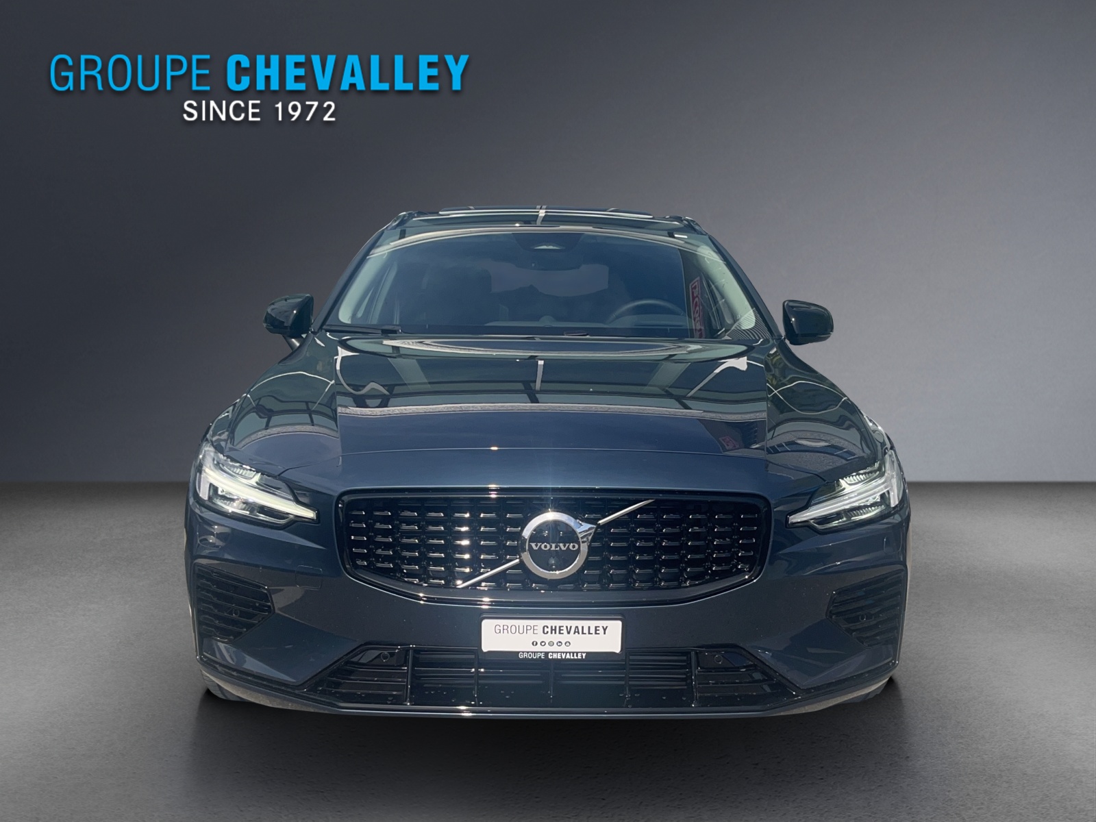 VOLVO V60 T6 eAWD Plug in Hybrid Plus Dark Geartronic-showroom-element-1